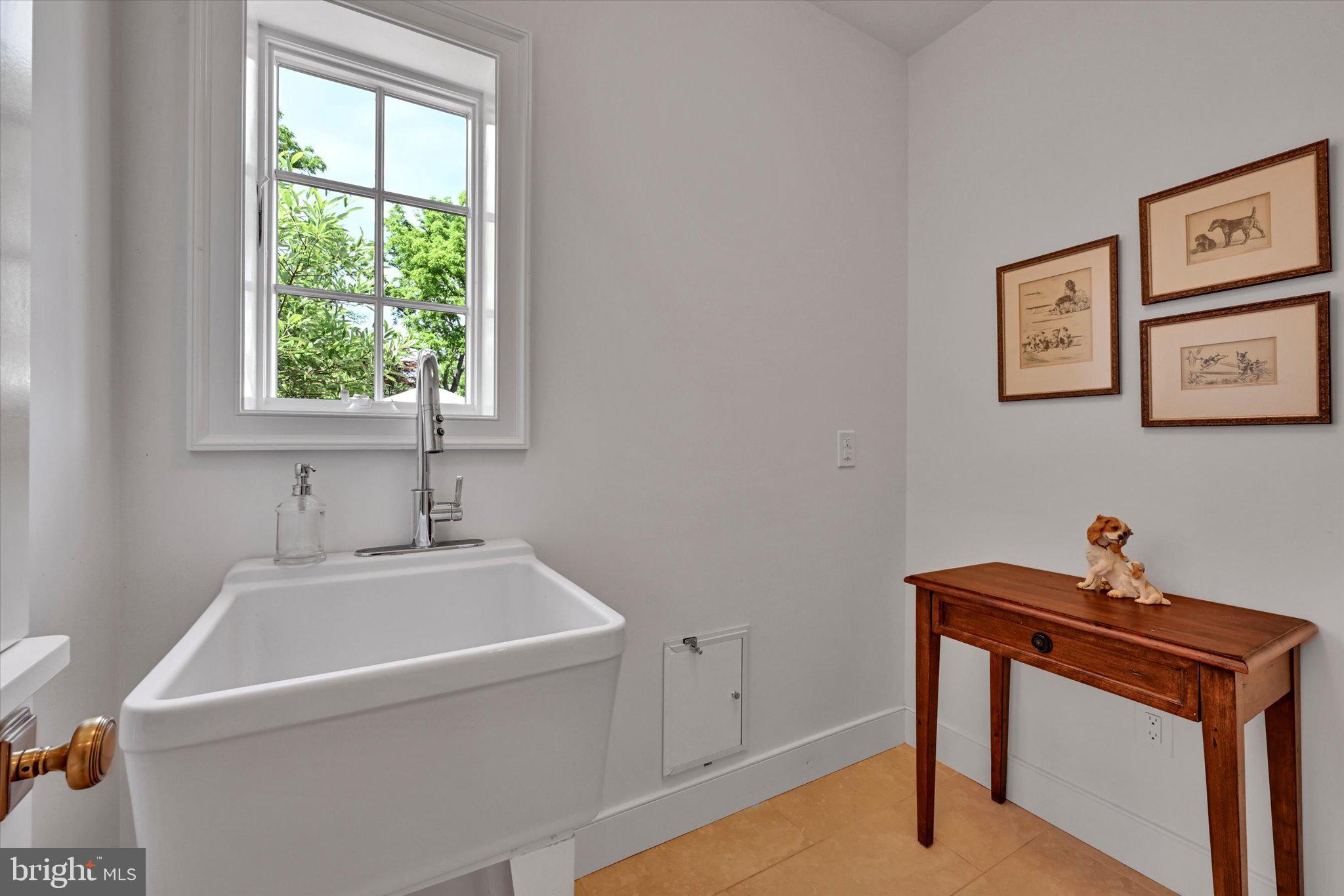 WHITE ACRES - Residential