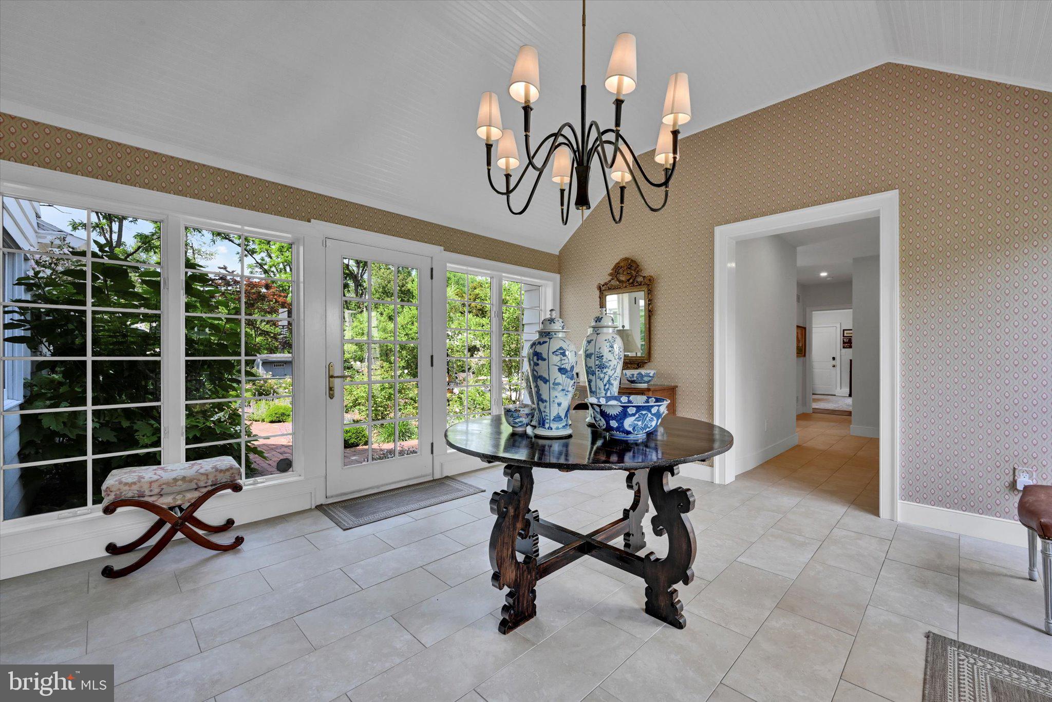 WHITE ACRES - Residential