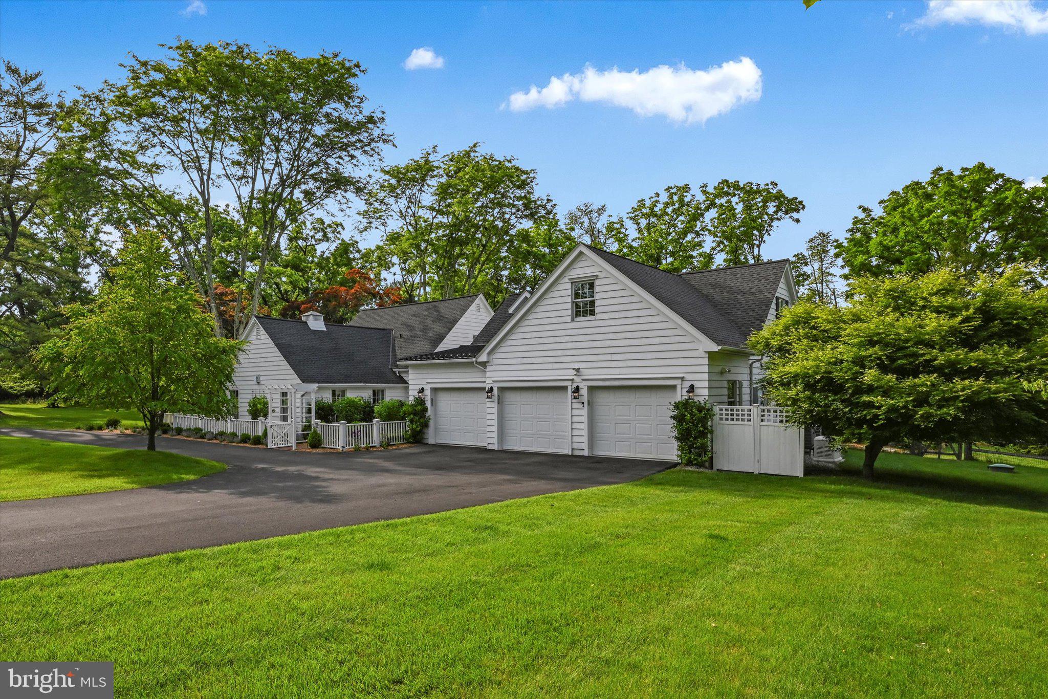 WHITE ACRES - Residential
