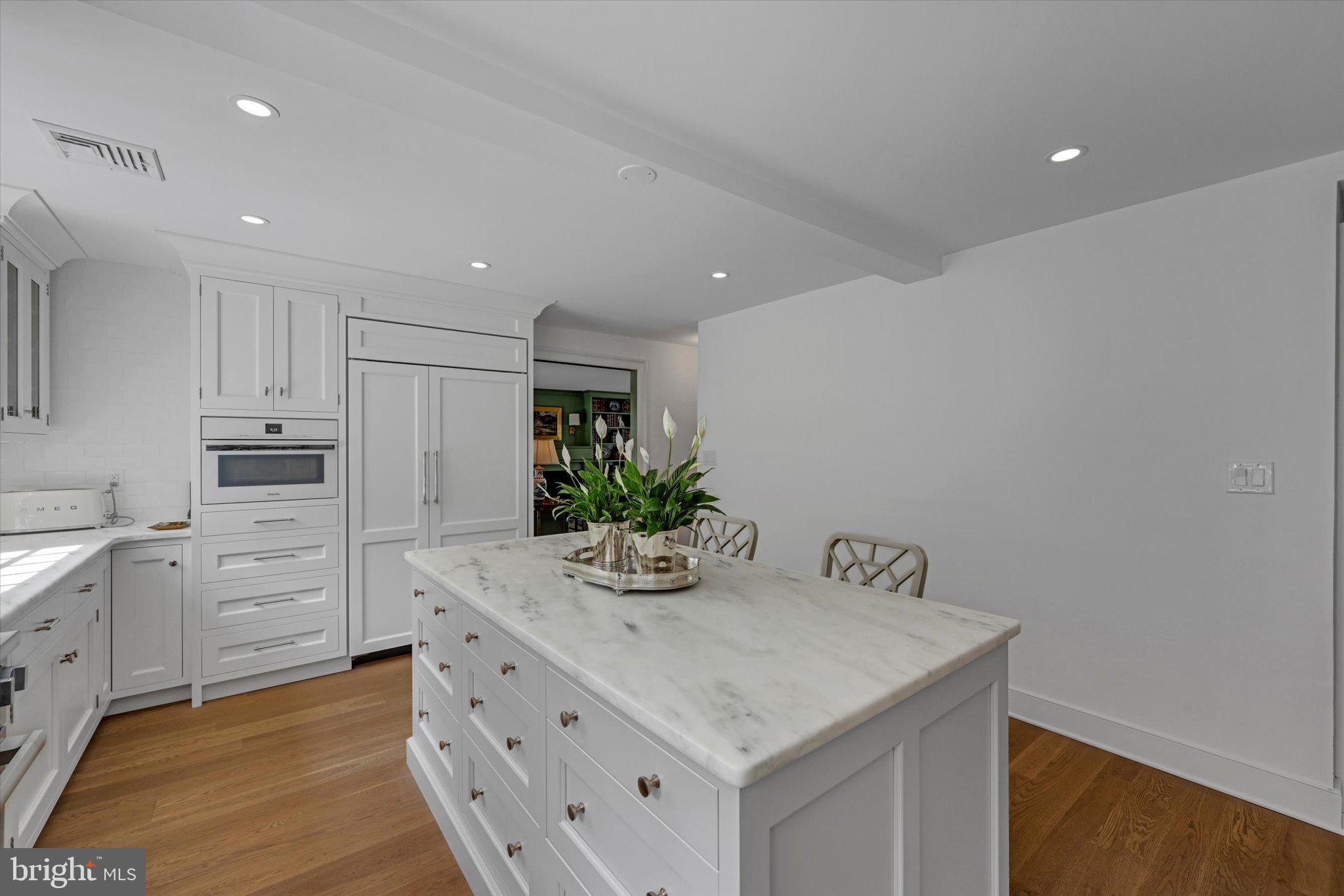 WHITE ACRES - Residential