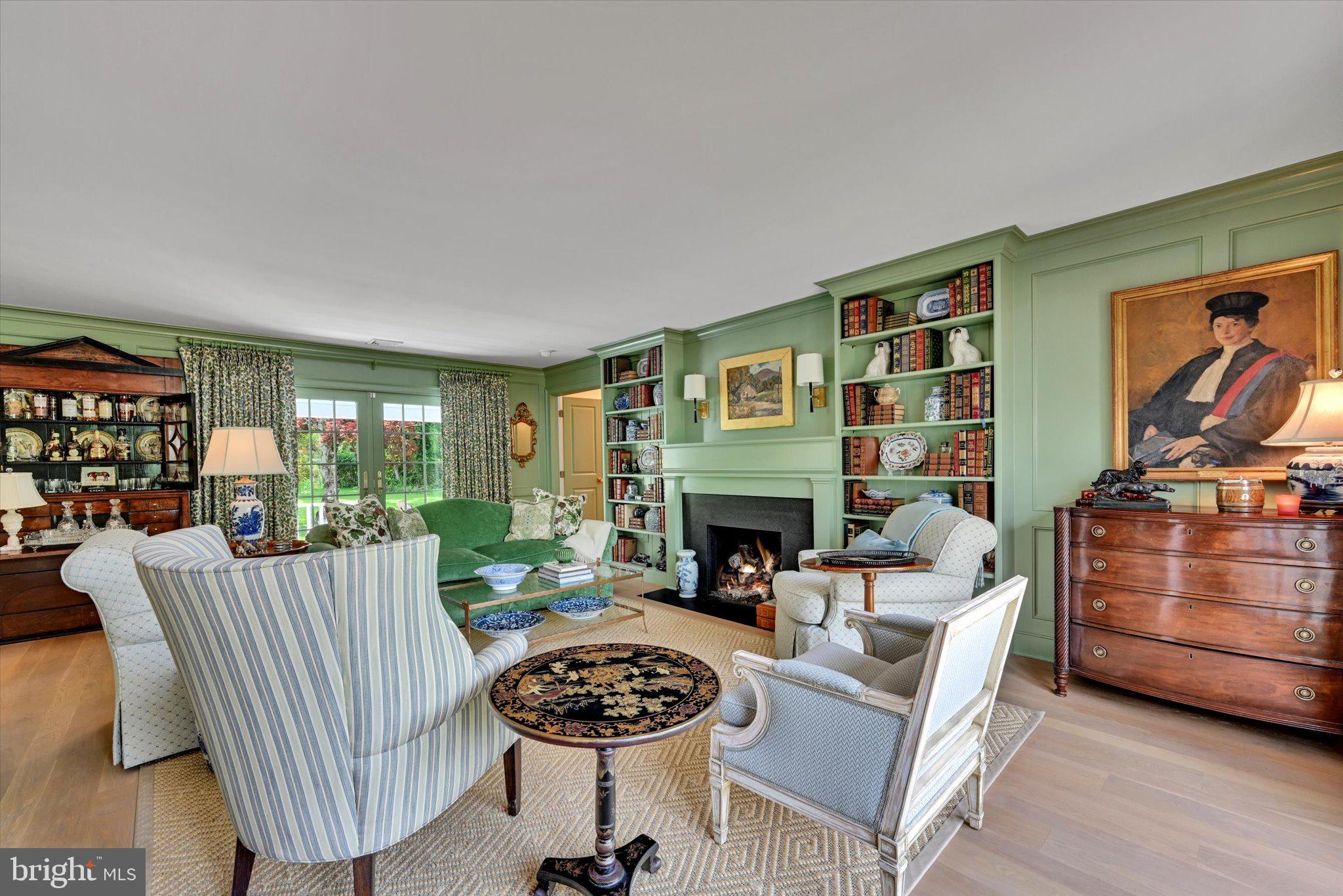 WHITE ACRES - Residential