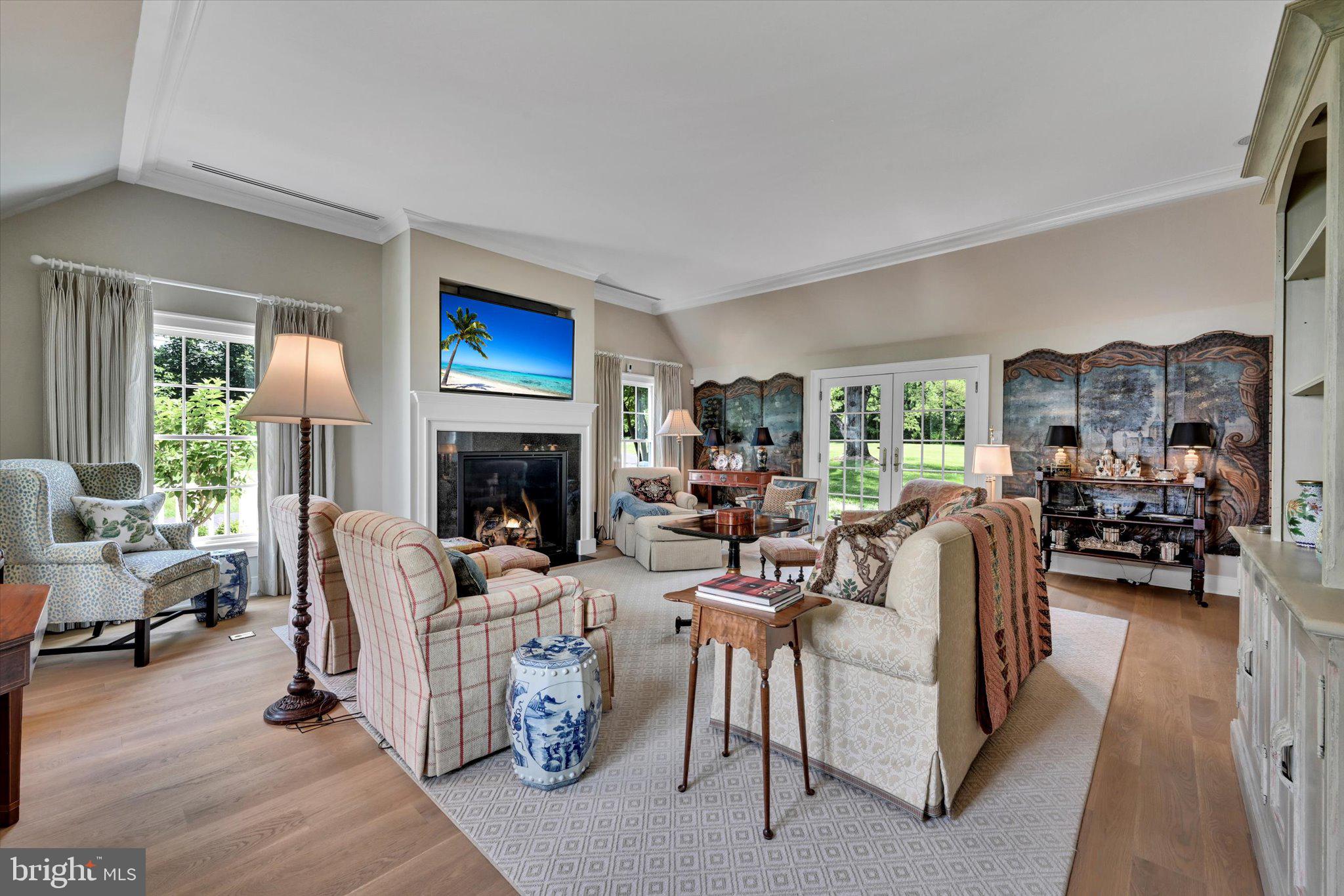 WHITE ACRES - Residential