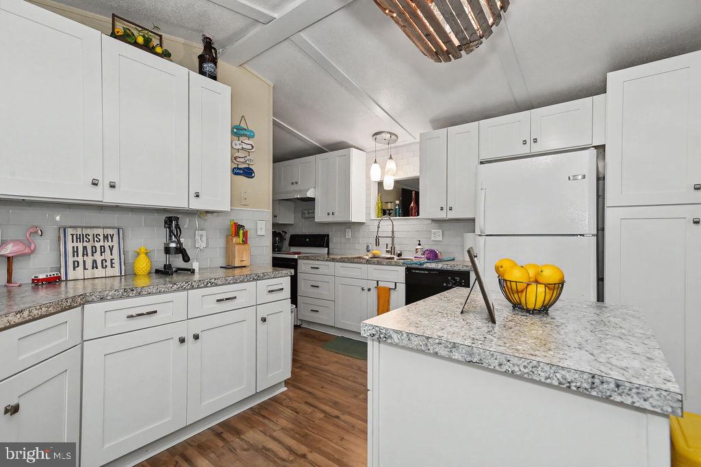 ANGOLA BEACH - Residential