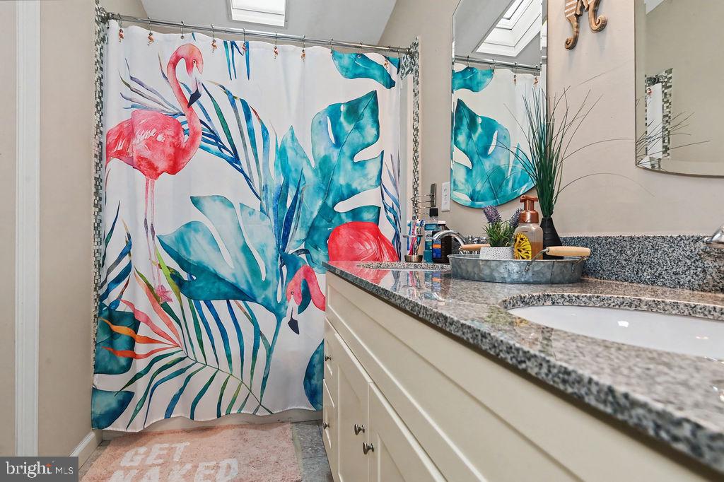 ANGOLA BEACH - Residential