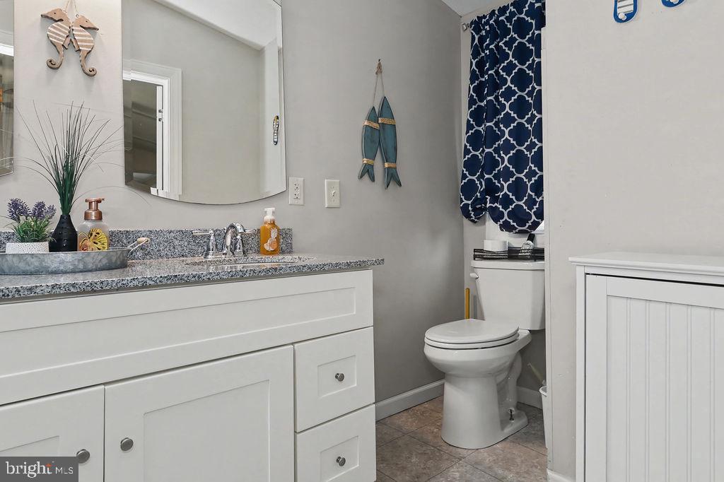 ANGOLA BEACH - Residential