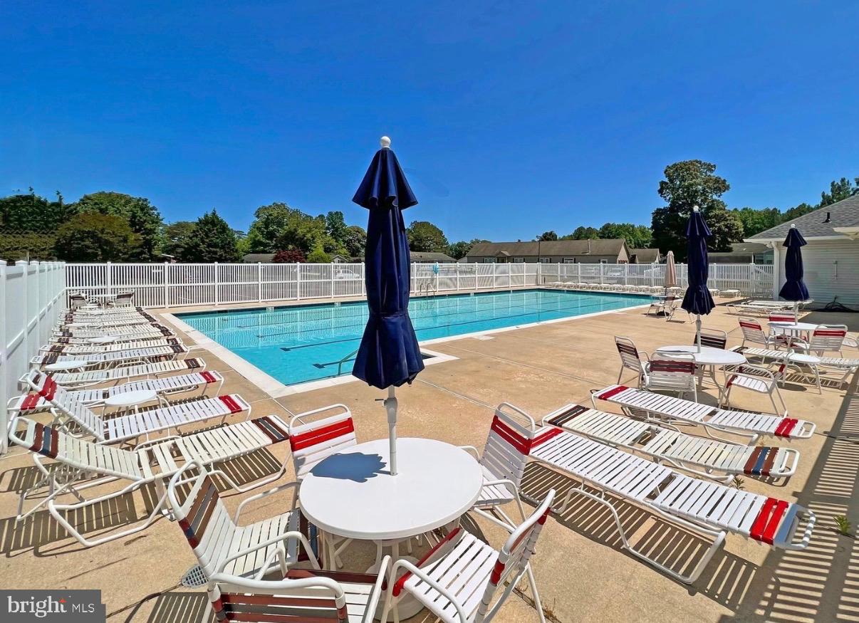 ANGOLA BEACH - Residential