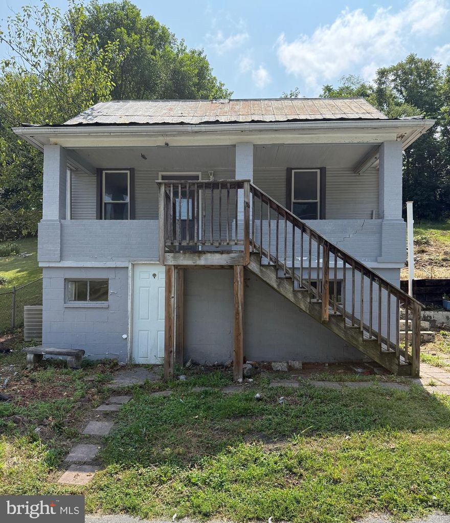 Investor Special! This 3-bedroom, 1-bathroom home is brimming with potential and priced to sell. With some TLC and vision, this property could be transformed into a great family home or a profitable rental.  It's a perfect opportunity for investors or DIY enthusiasts. Don’t miss your chance to turn this fixer-upper into a fantastic investment!