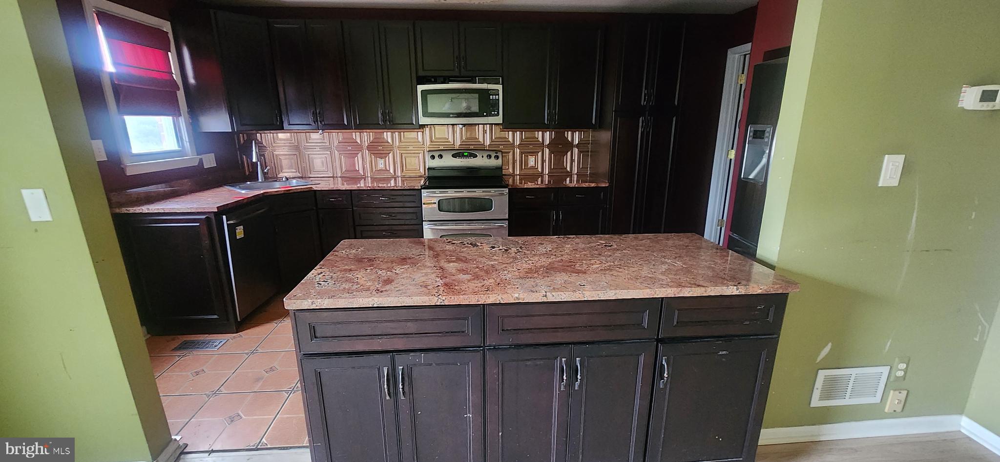 DOUBLE ROCK TOWNHOUSES - Residential