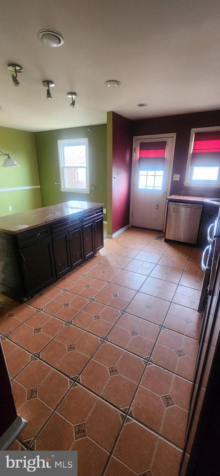 DOUBLE ROCK TOWNHOUSES - Residential