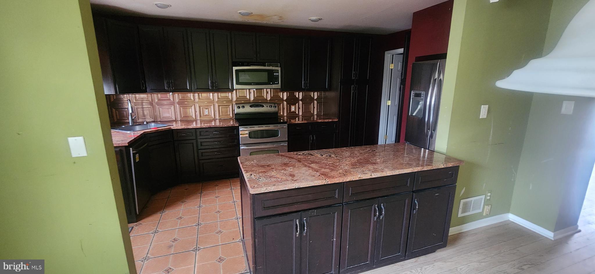 DOUBLE ROCK TOWNHOUSES - Residential