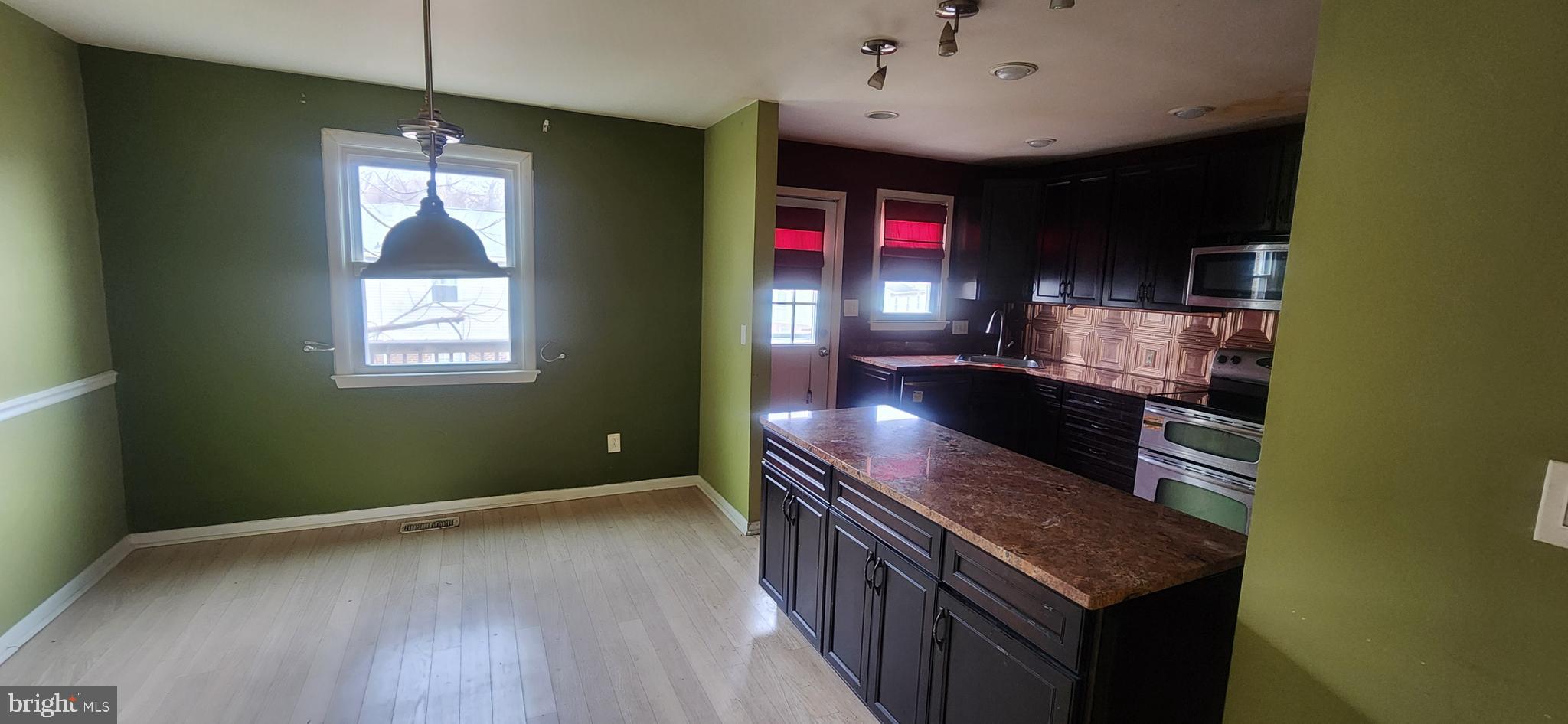 DOUBLE ROCK TOWNHOUSES - Residential