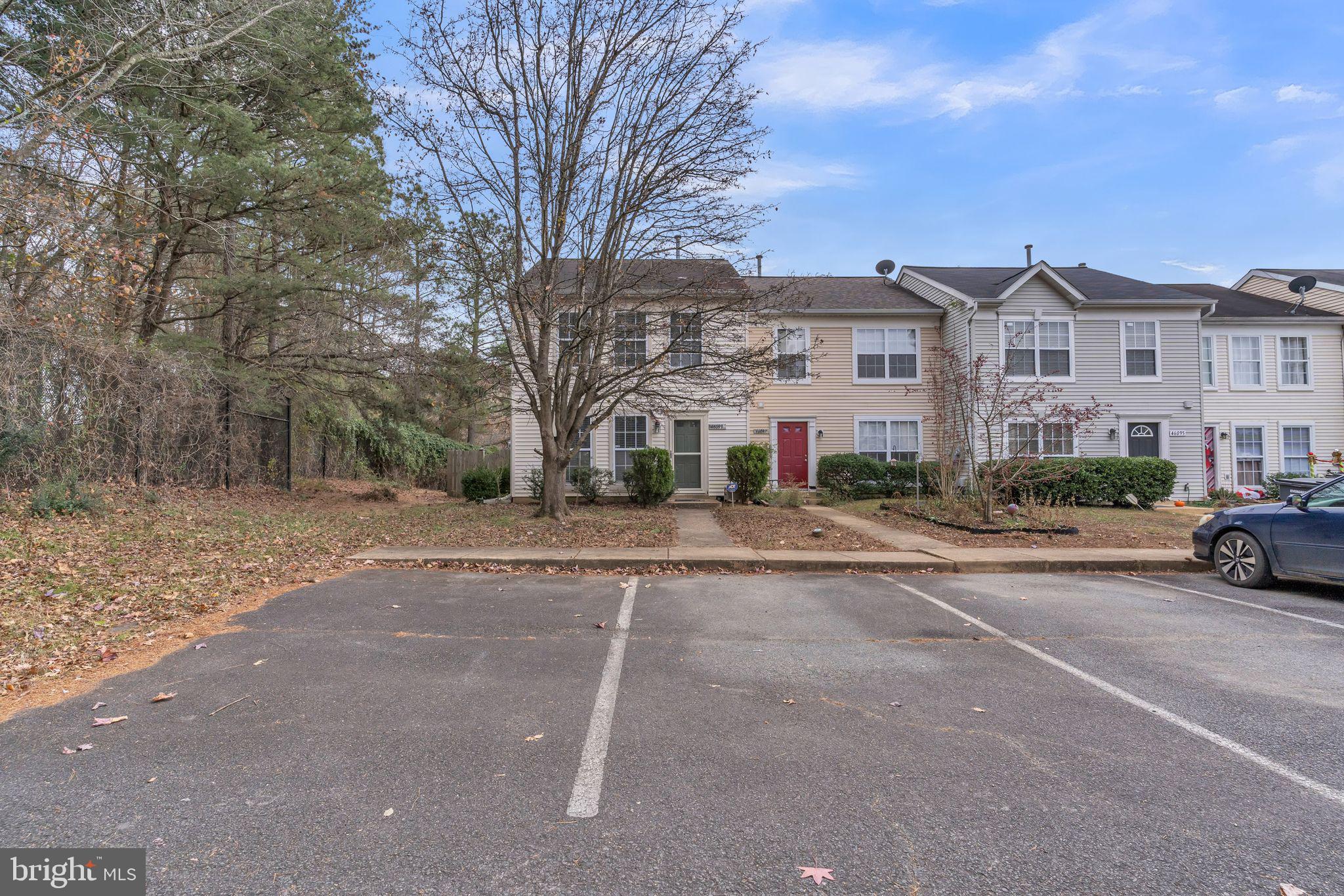 TOWNES AT WESTBURY - Residential Lease