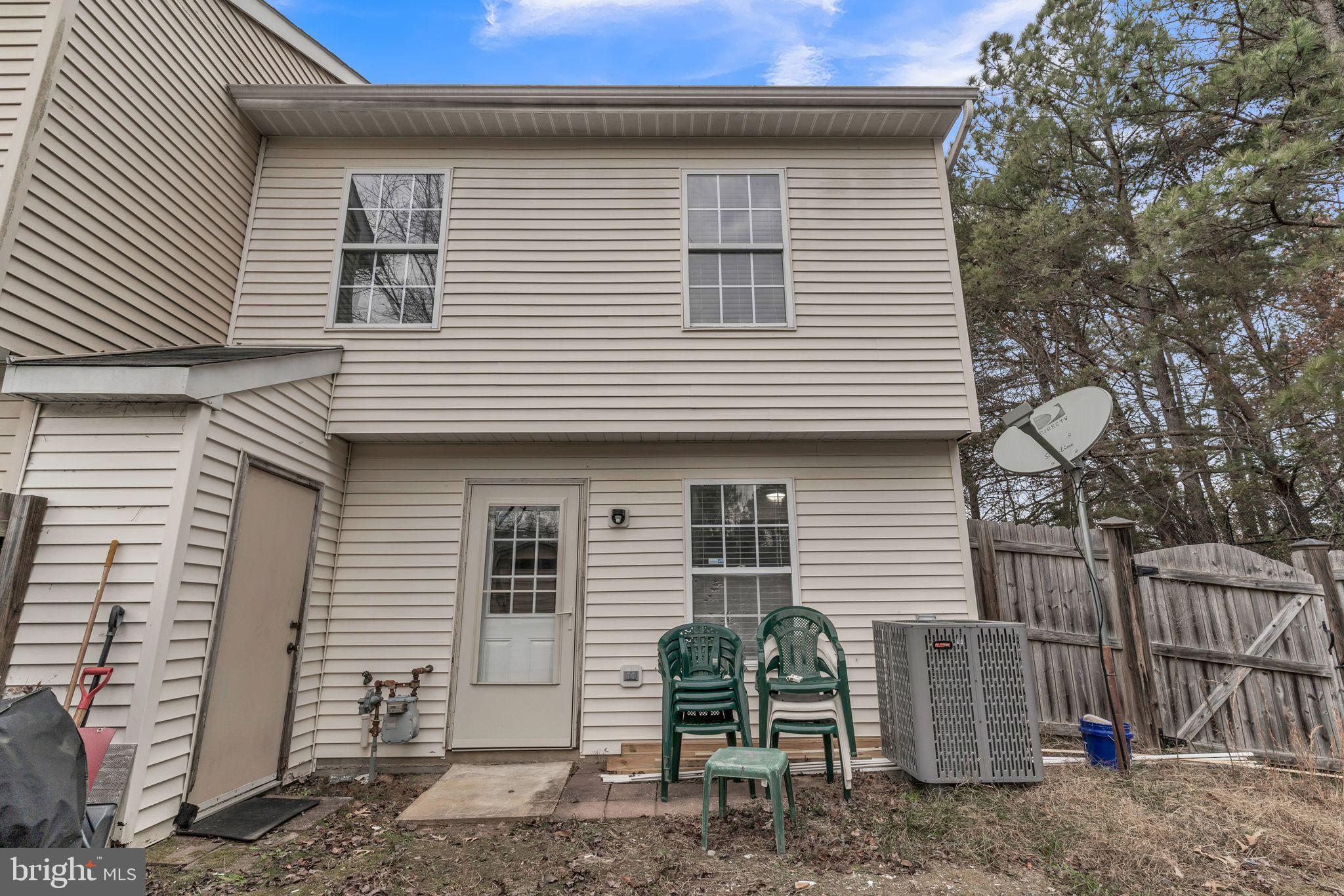 TOWNES AT WESTBURY - Residential Lease