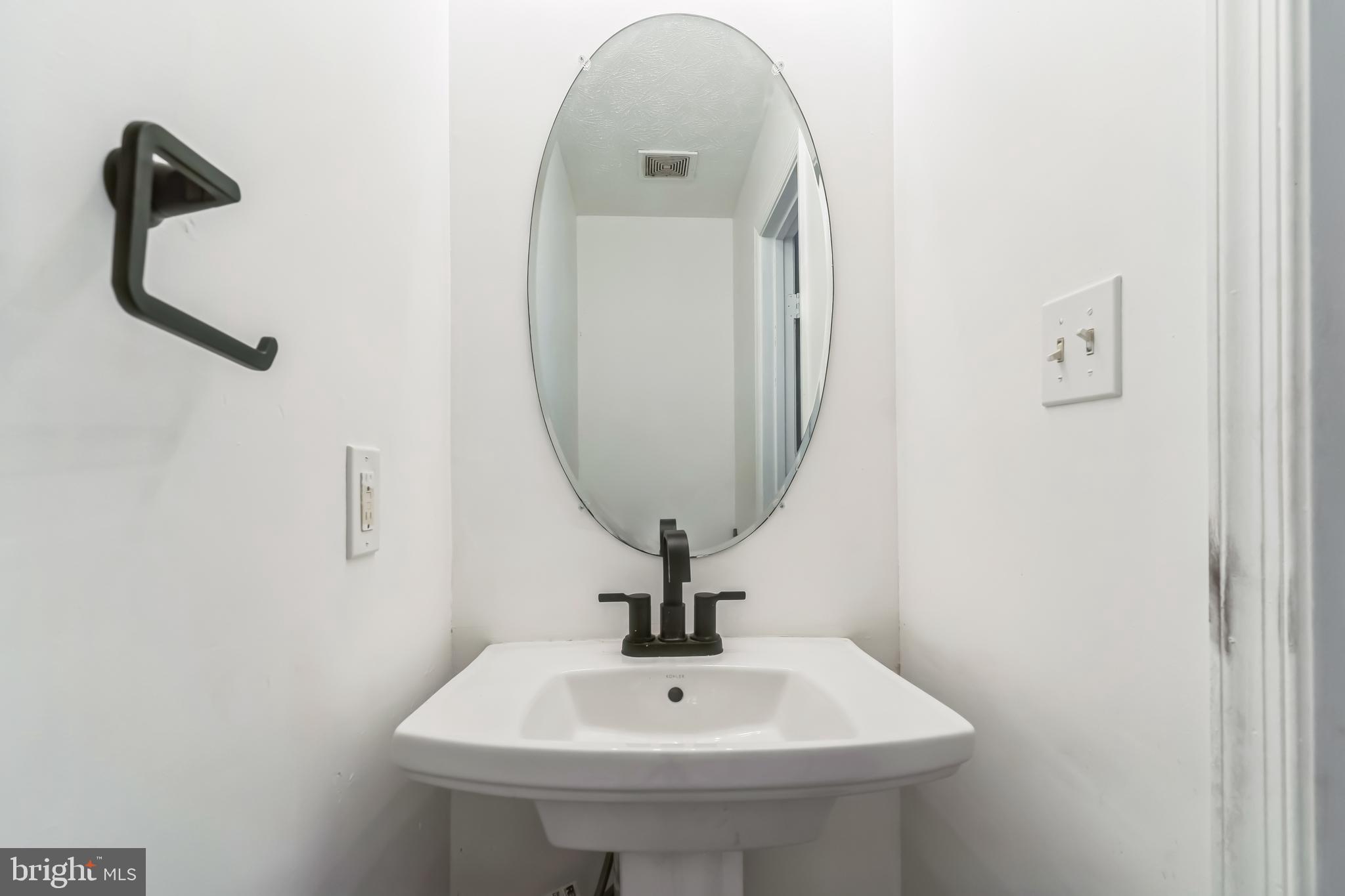 TOWNES AT WESTBURY - Residential Lease