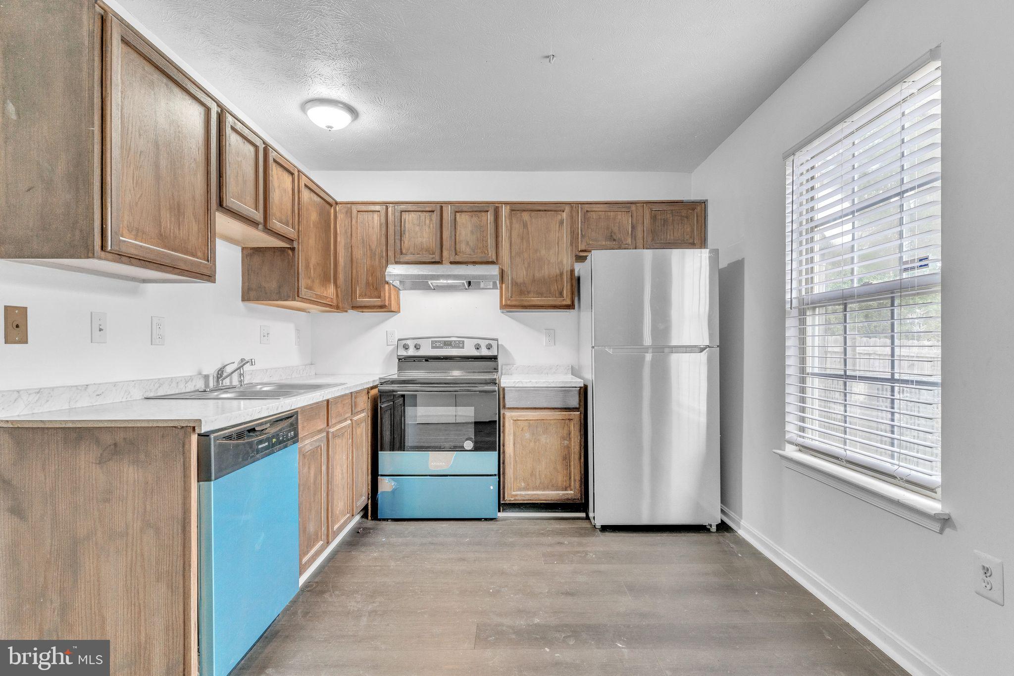 TOWNES AT WESTBURY - Residential Lease