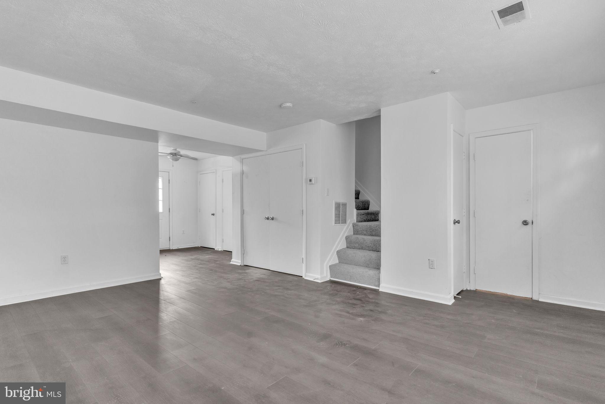 TOWNES AT WESTBURY - Residential Lease