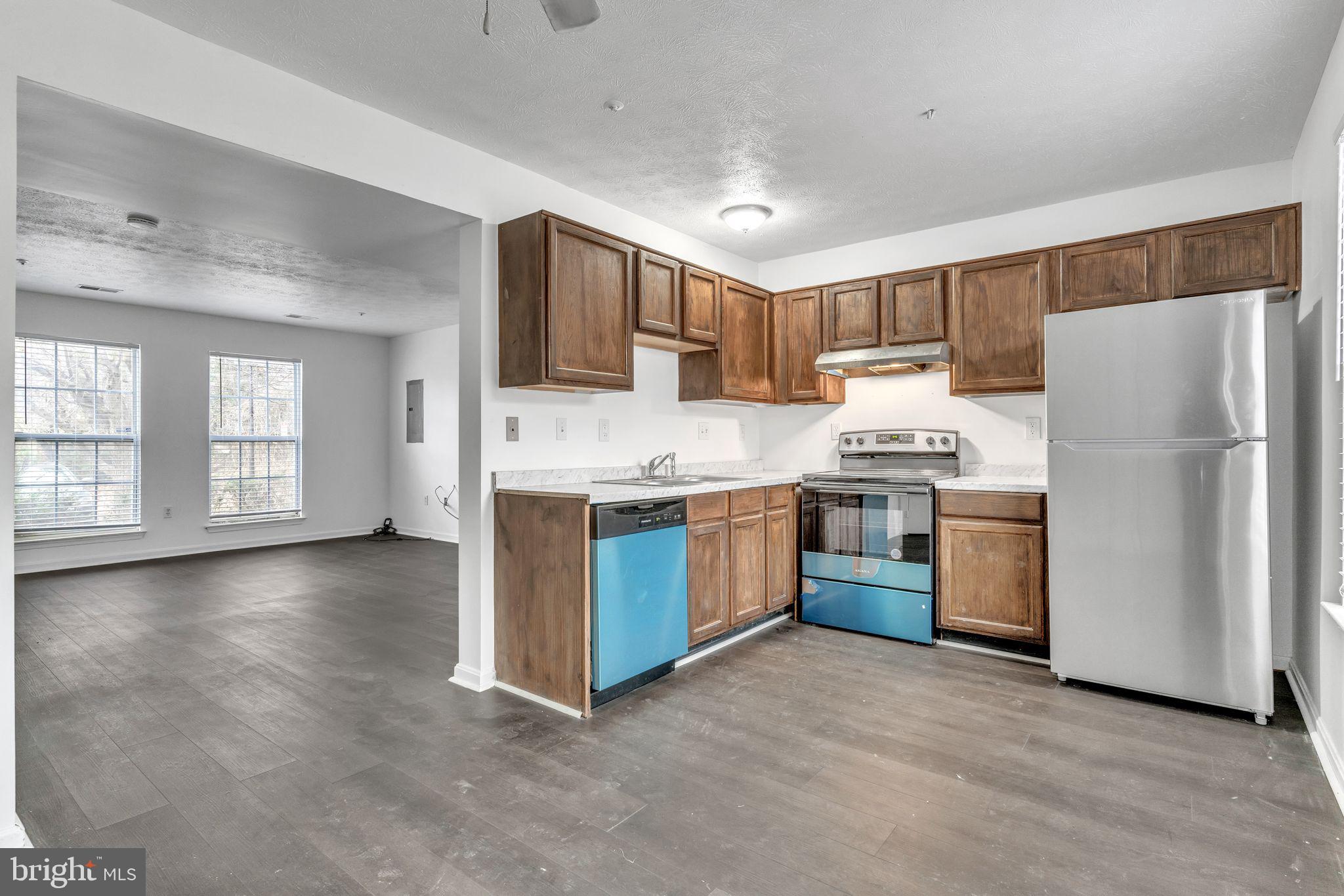 TOWNES AT WESTBURY - Residential Lease