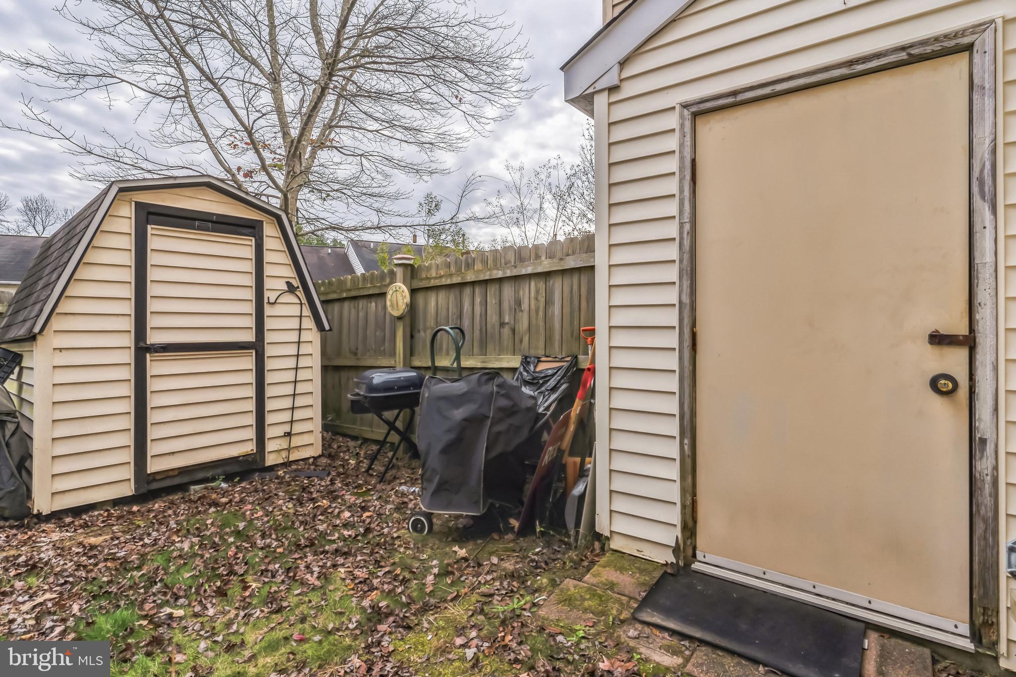 TOWNES AT WESTBURY - Residential Lease