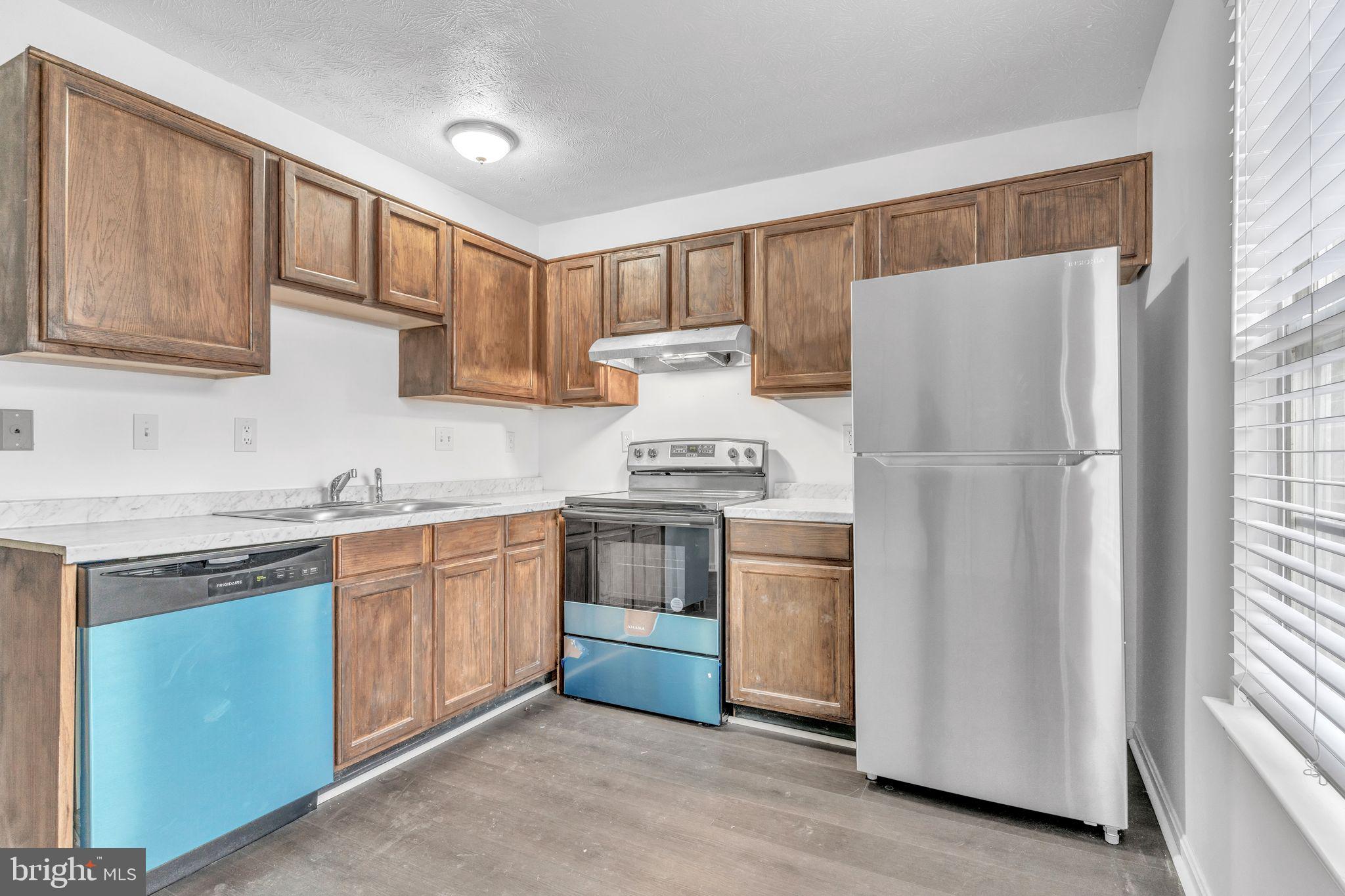 TOWNES AT WESTBURY - Residential Lease