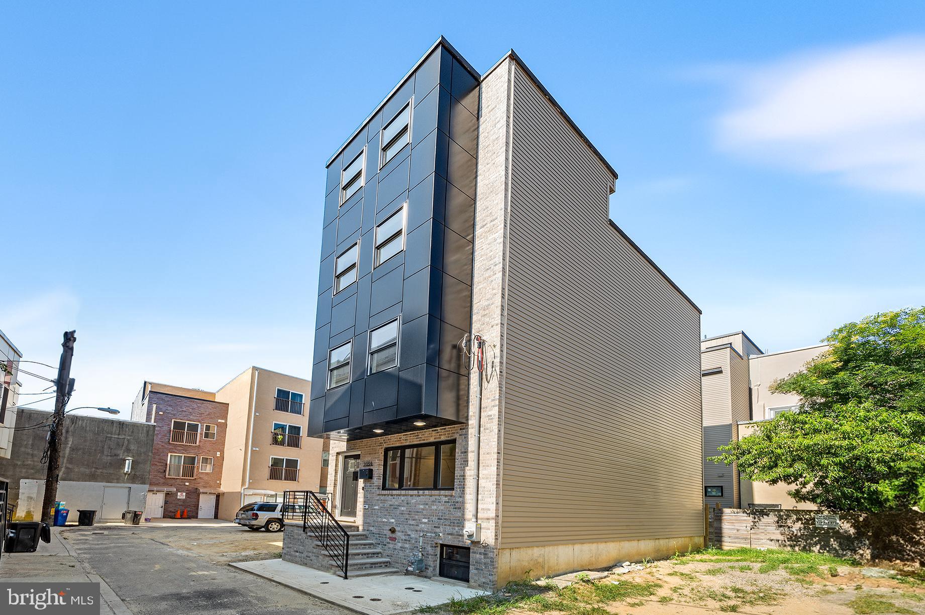 QUEEN VILLAGE - Residential