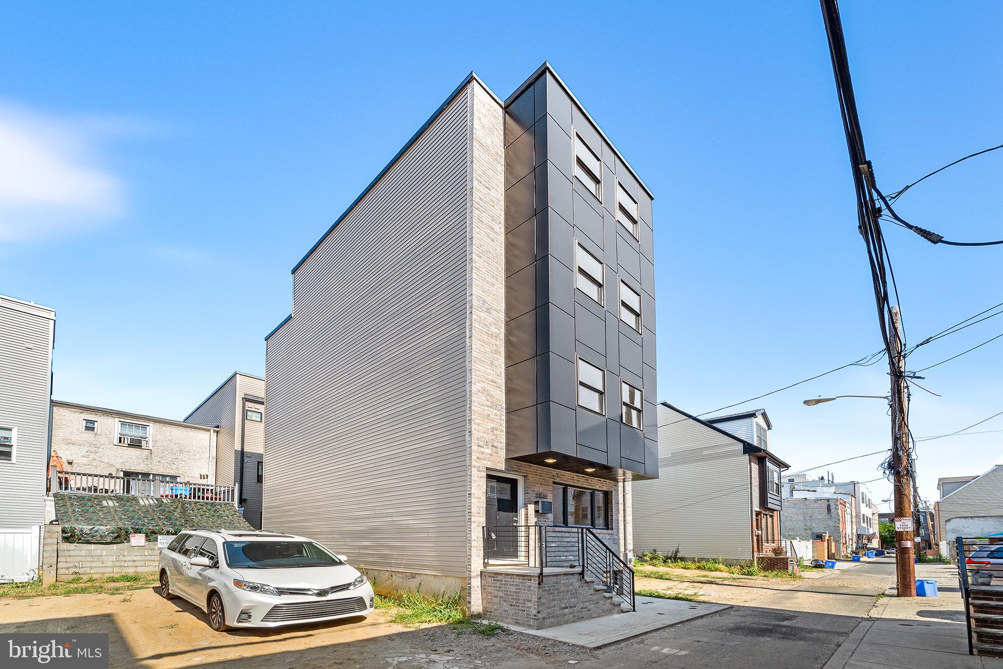 QUEEN VILLAGE - Residential