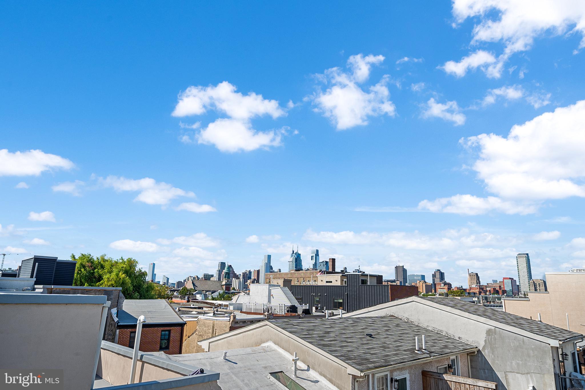 QUEEN VILLAGE - Residential