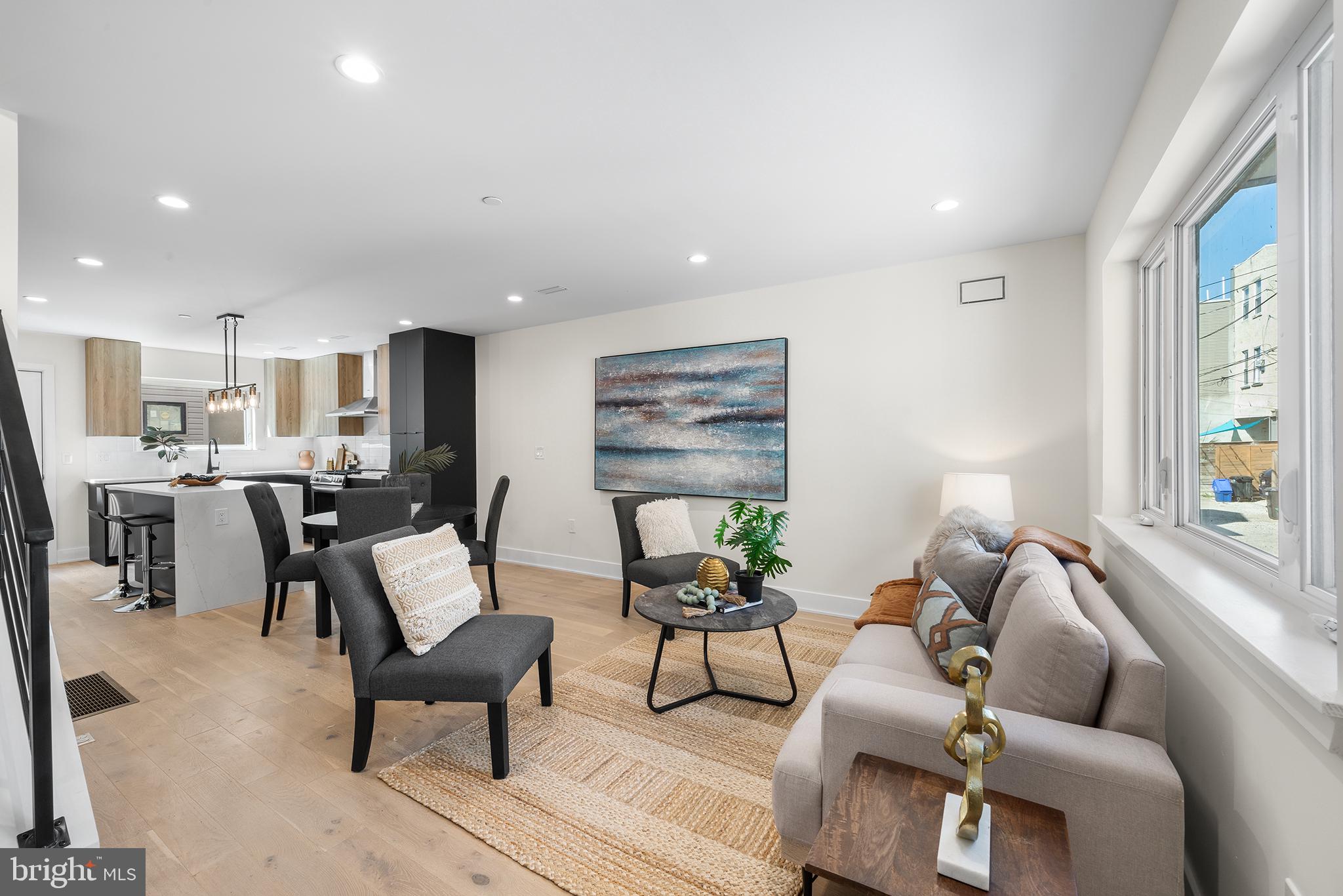 QUEEN VILLAGE - Residential