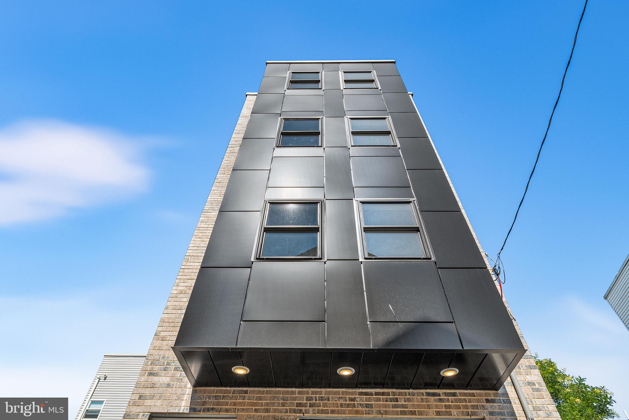 QUEEN VILLAGE - Residential