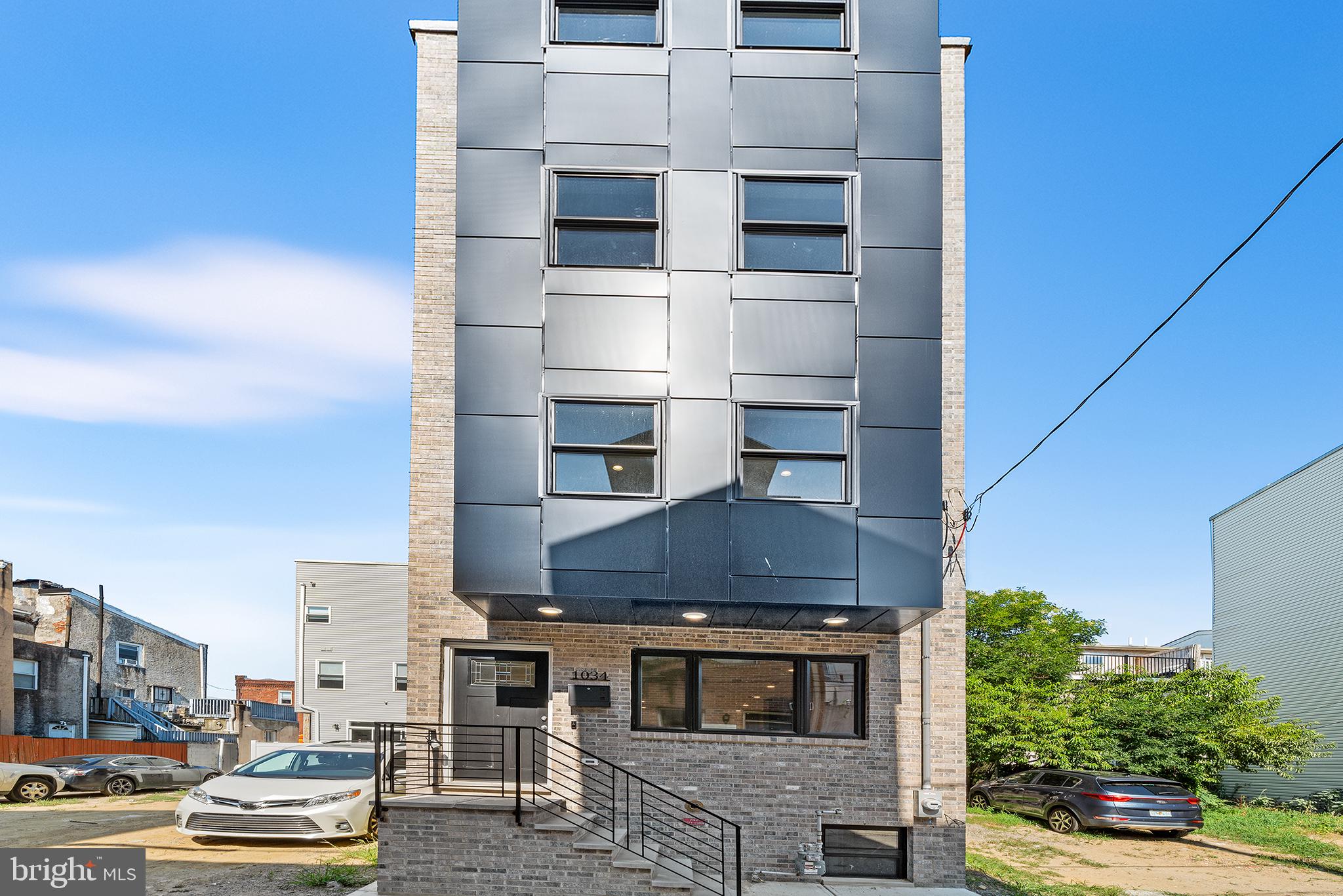 QUEEN VILLAGE - Residential