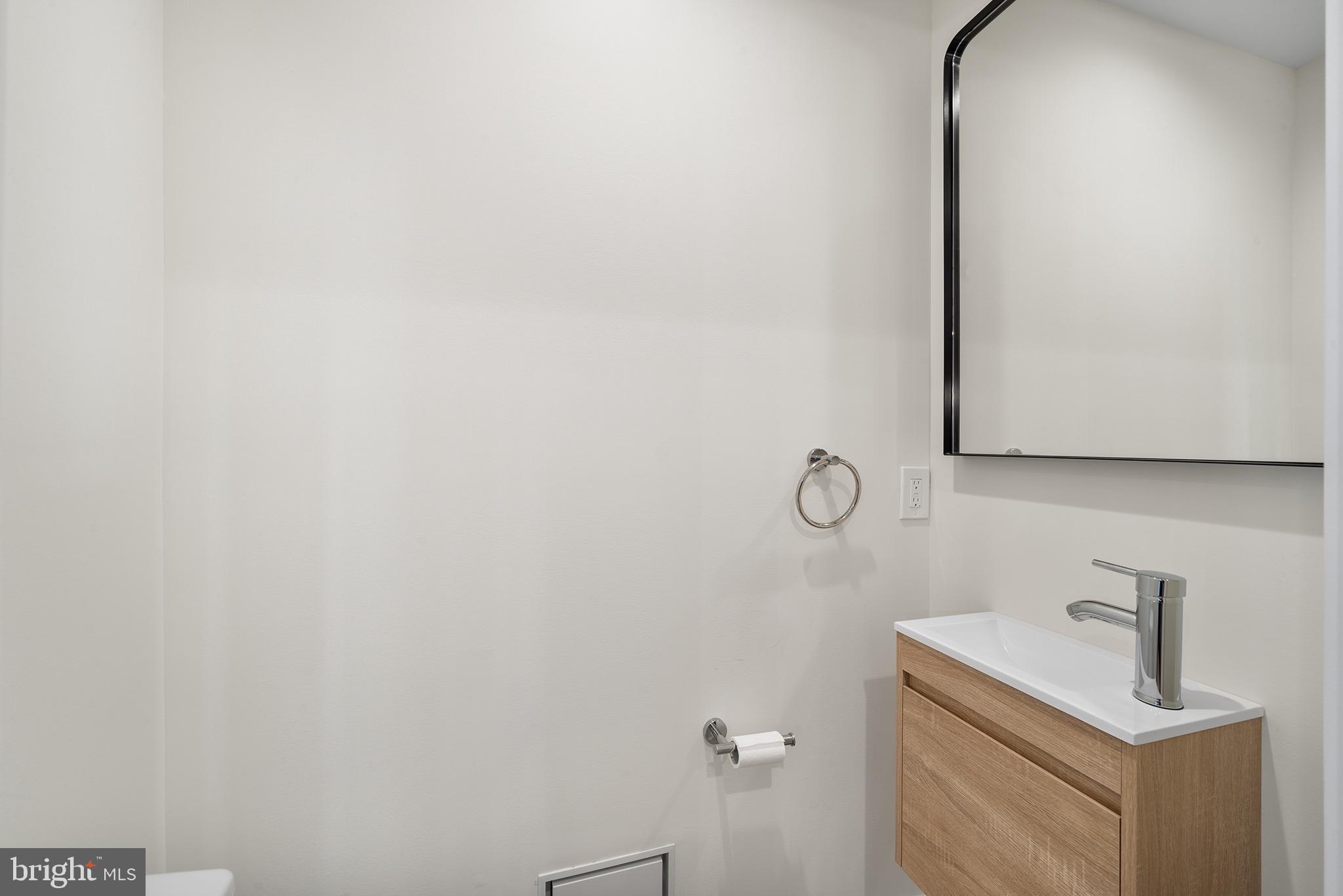 QUEEN VILLAGE - Residential