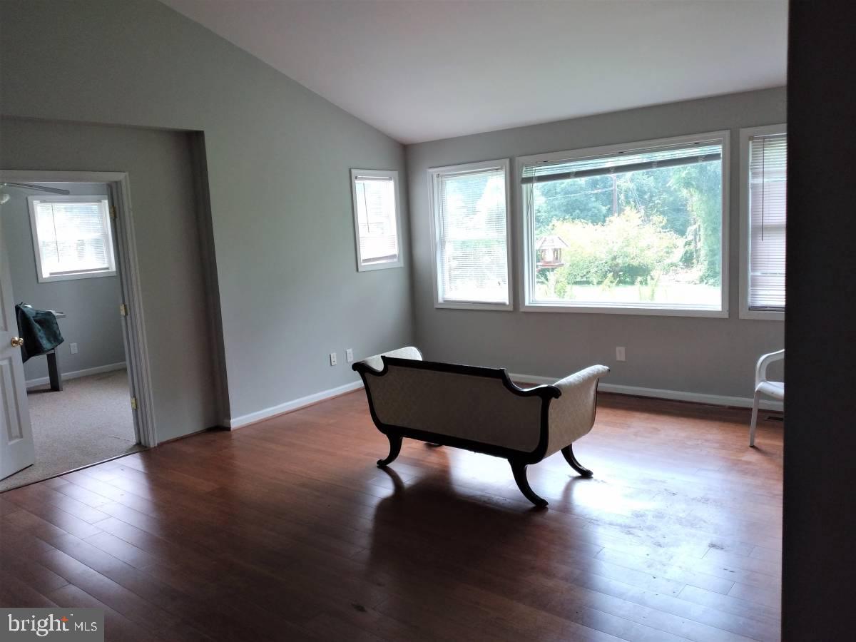 MIDDLE RIVER - Residential