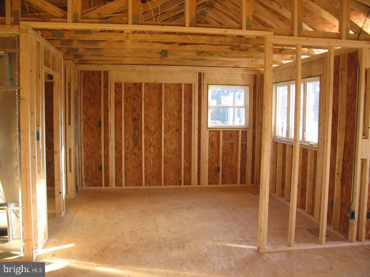 MIDDLE RIVER - Residential