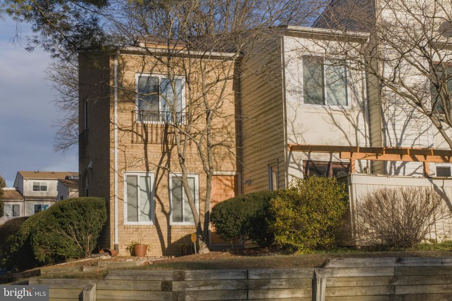 This is a gorgeous, end unit rental that you'll want to see! It's a great unit in a great neighborhood. Wait until you see the spacious, updated eat-in kitchen with tons of quartz counter space. It's got three bedrooms and 3 upgraded baths. The primary suite has vaulted ceilings and an en suite bath. Head downstairs to find a separate office and flex space. Note the hardwood floors and the fenced patio!

The rental comes with access to great community amenities, like community pools, tennis/pickleball courts, playgrounds and trails to the lake across Montgomery Village Avenue. 

This is one you won't want to miss!