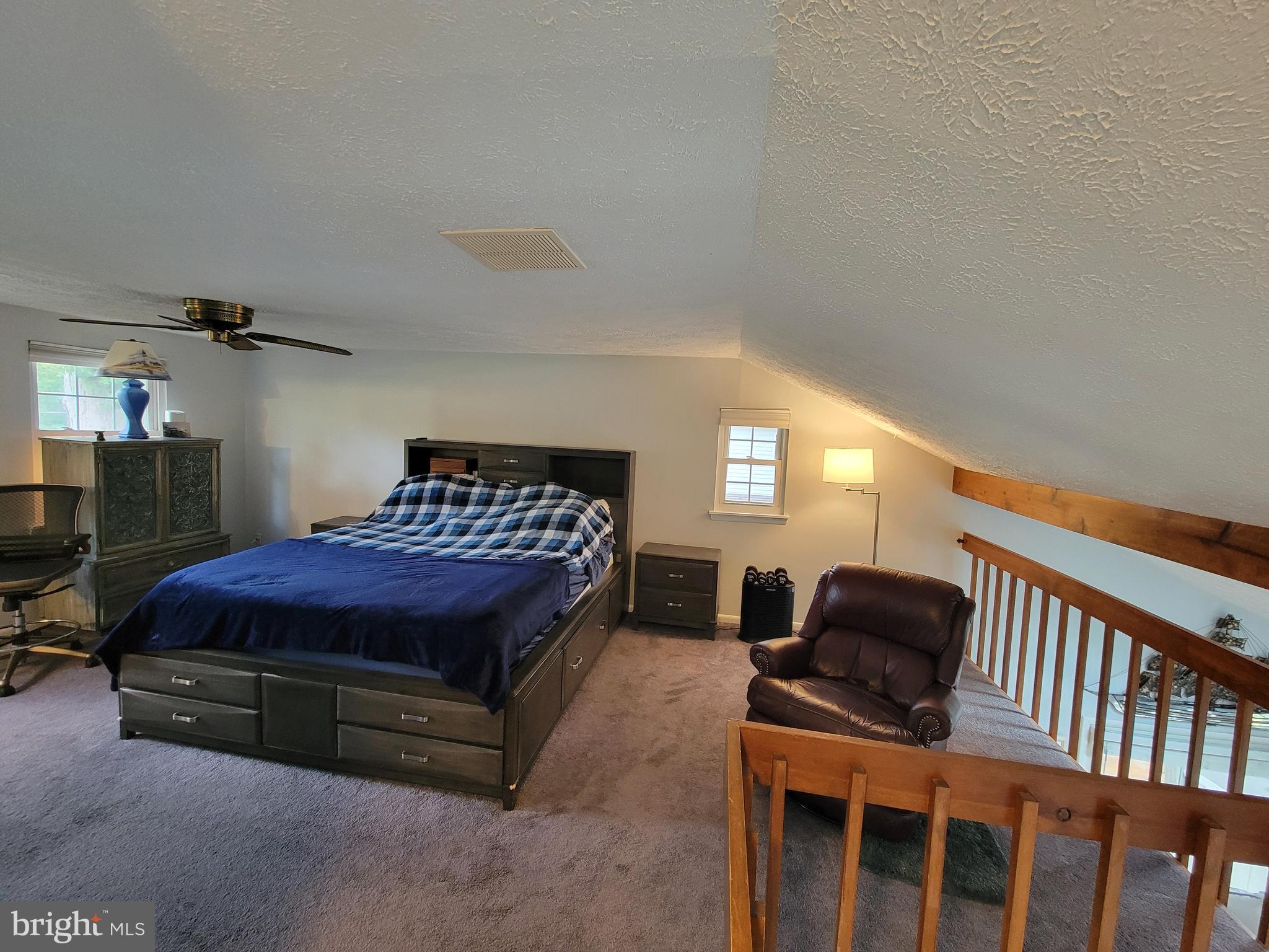 WOODLAND BEACH - Residential