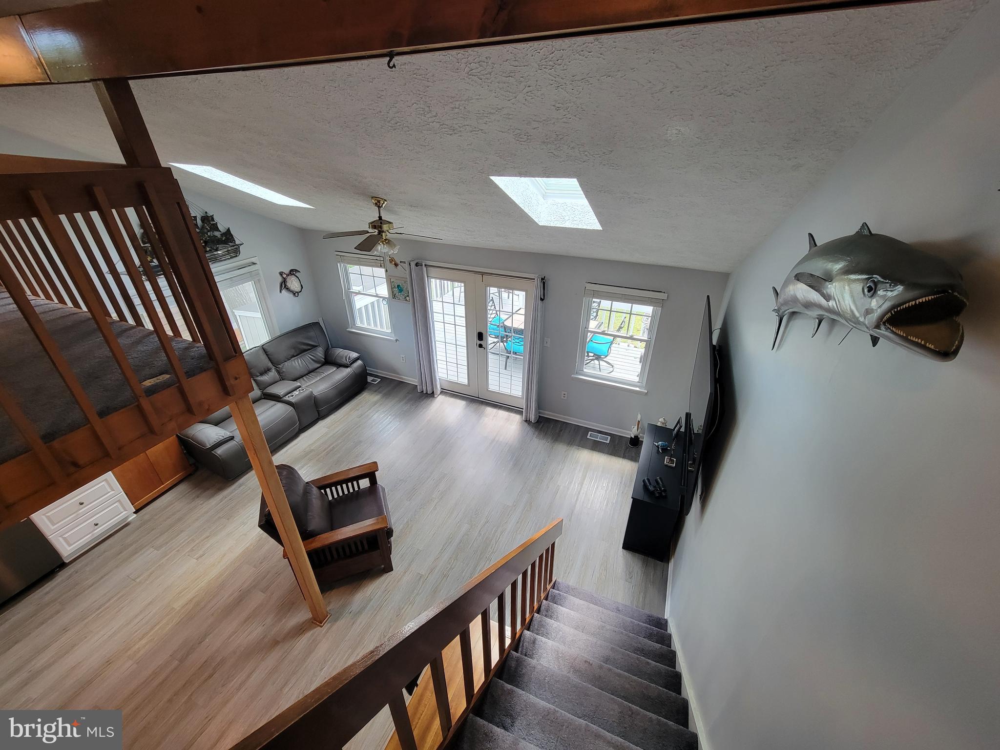 WOODLAND BEACH - Residential