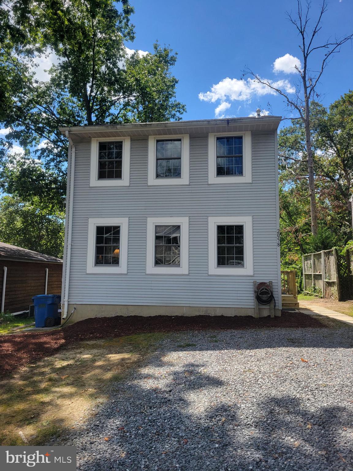 WOODLAND BEACH - Residential