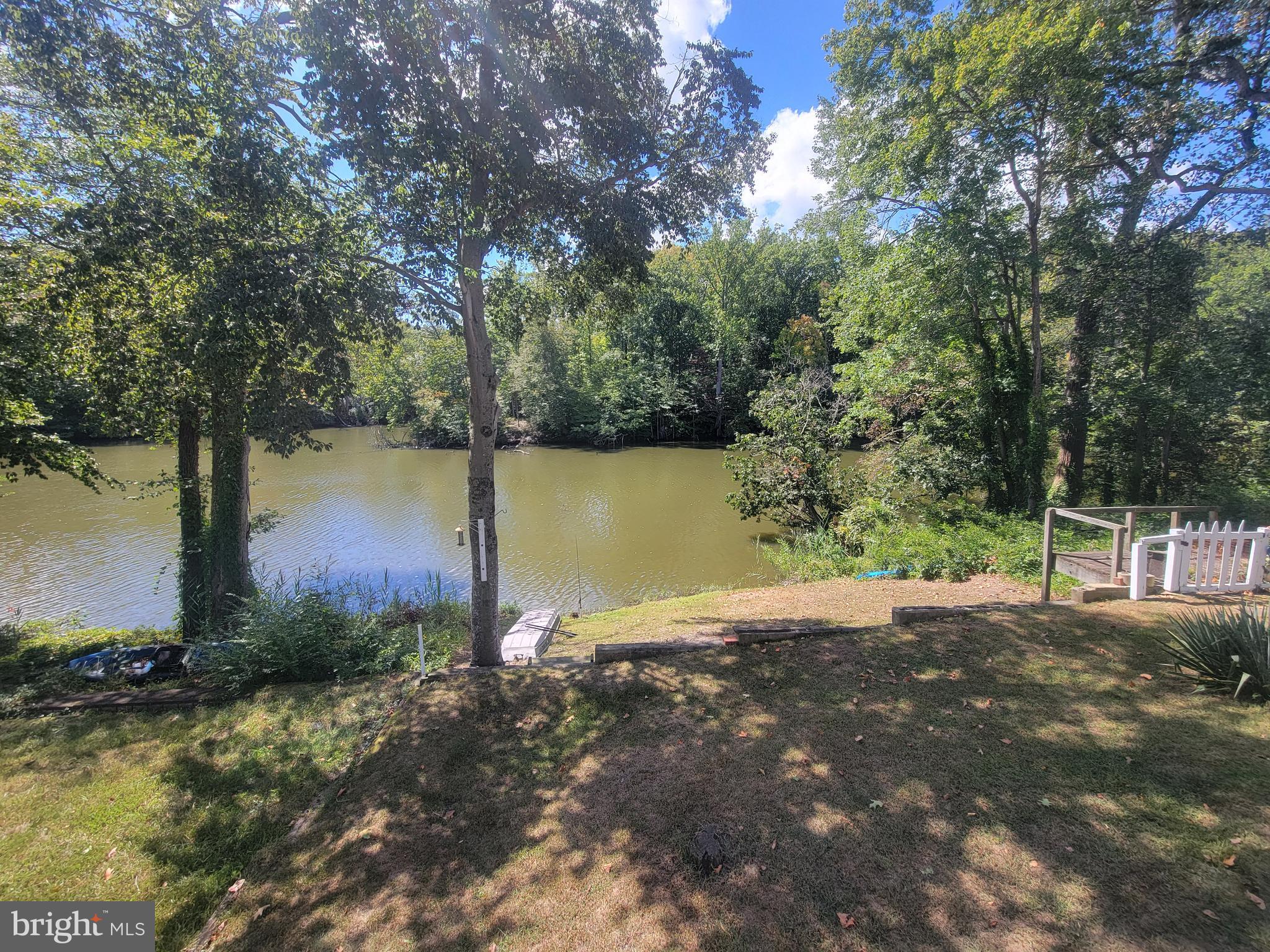 WOODLAND BEACH - Residential