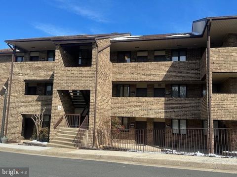 Photo of 2915 Hunter Mill Road #18, OAKTON, VA 22124 (MLS # VAFX2292606)