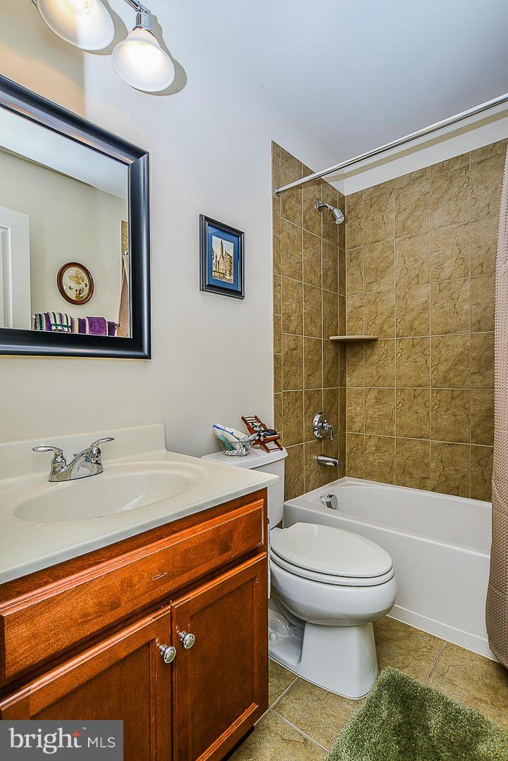 SHIRLINGTON CREST - Residential