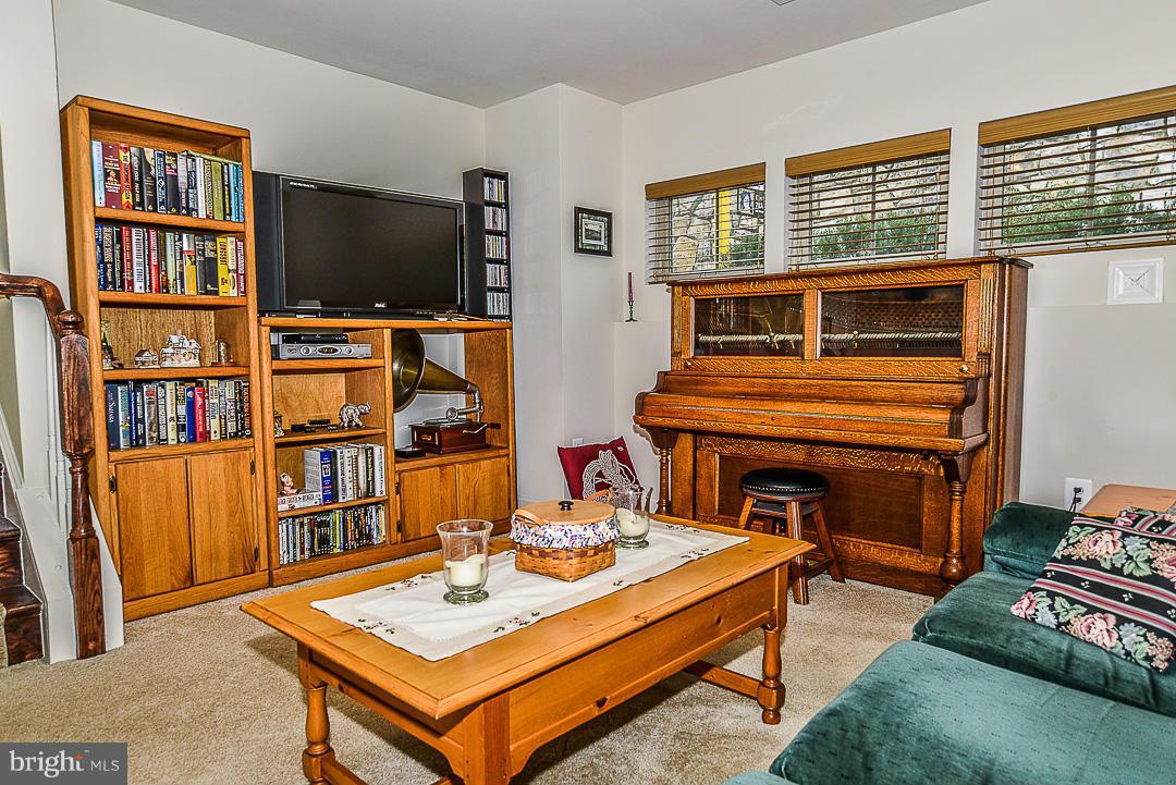 SHIRLINGTON CREST - Residential