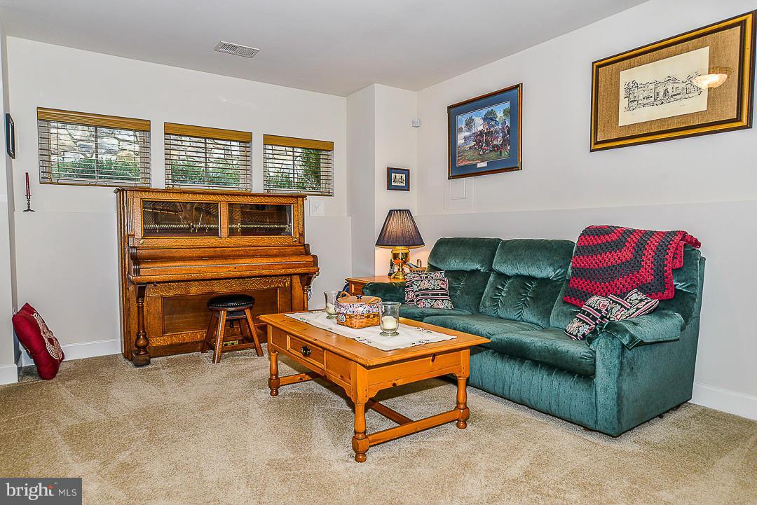 SHIRLINGTON CREST - Residential