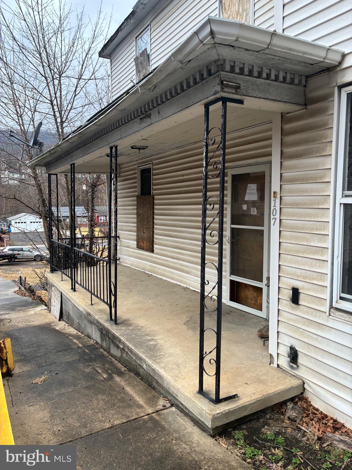 107 OAKVIEW DRIVE