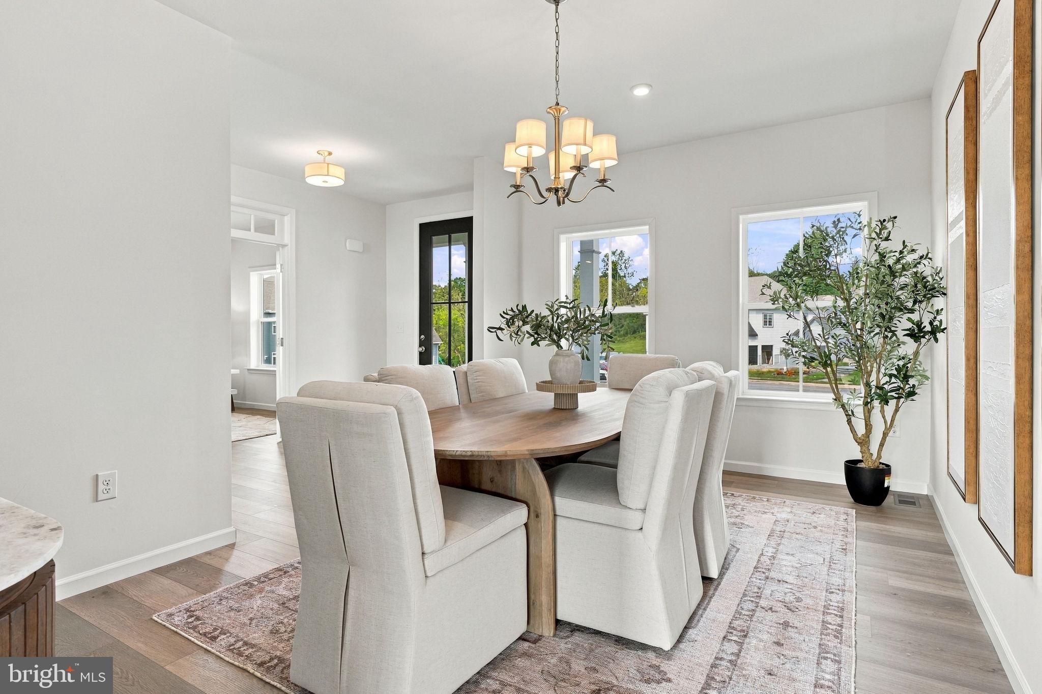 925 MARINA COURT