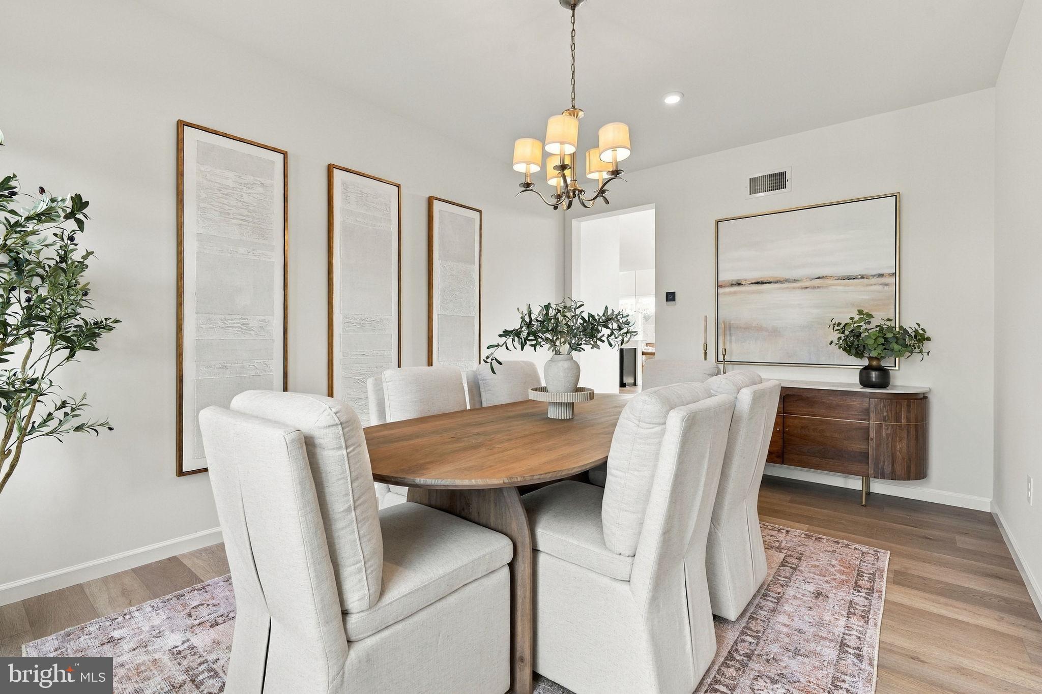 925 MARINA COURT