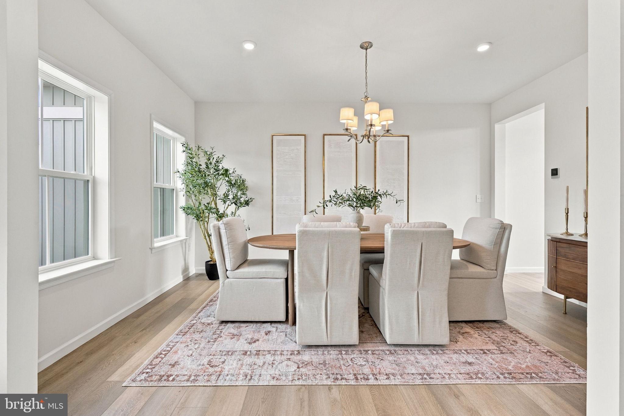 925 MARINA COURT
