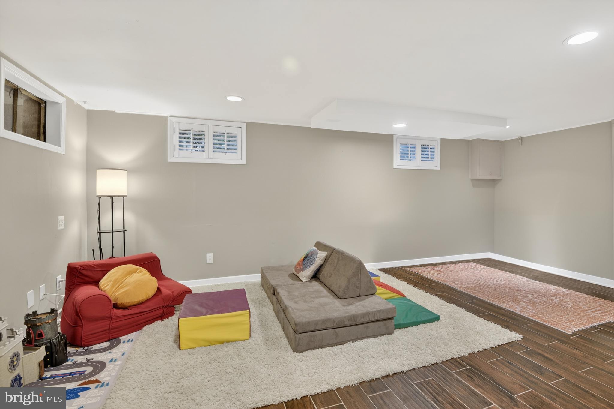 INDIAN SPRING HILLS - Residential