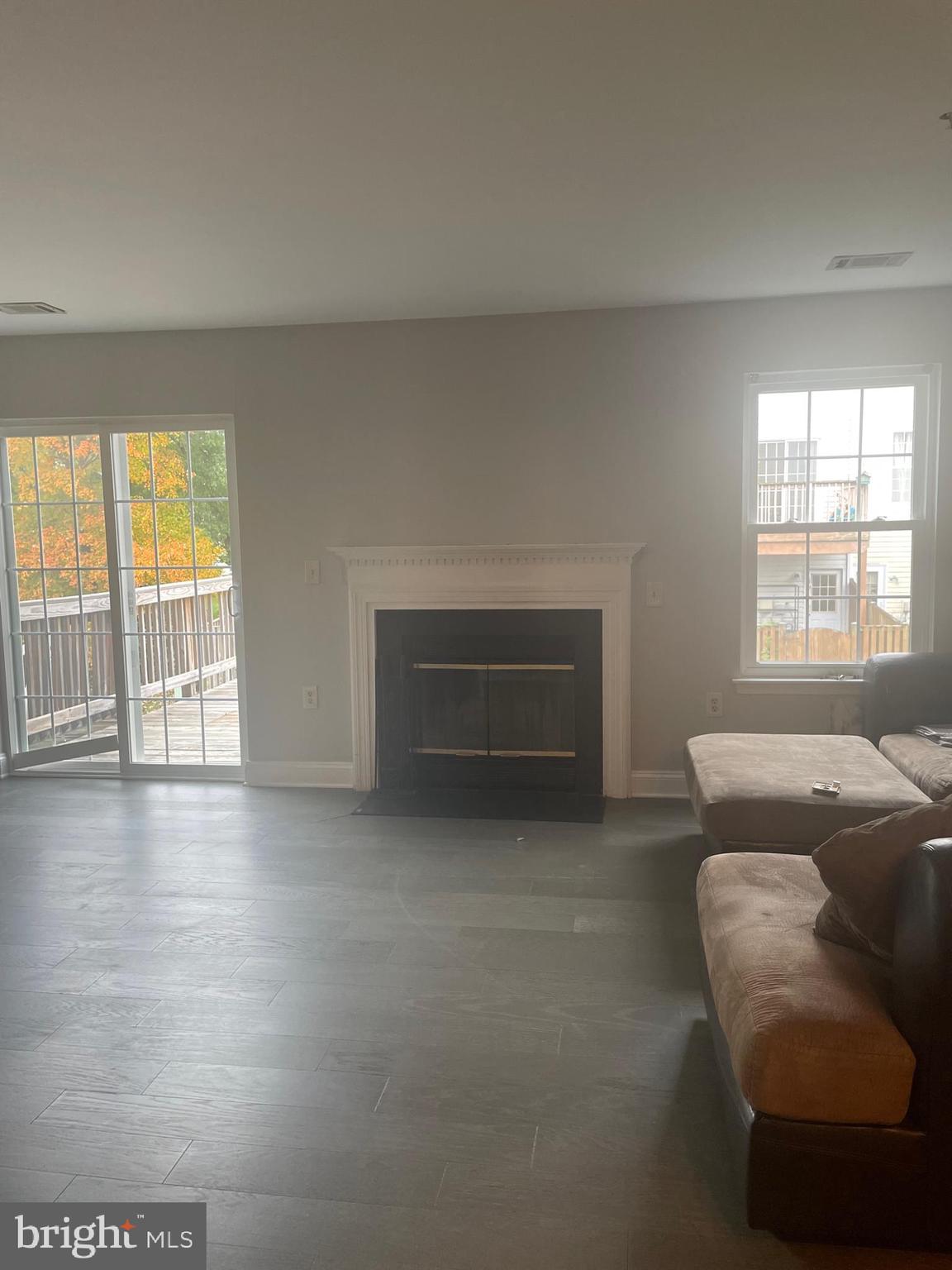 STONEHAVEN MEWS - Residential Lease