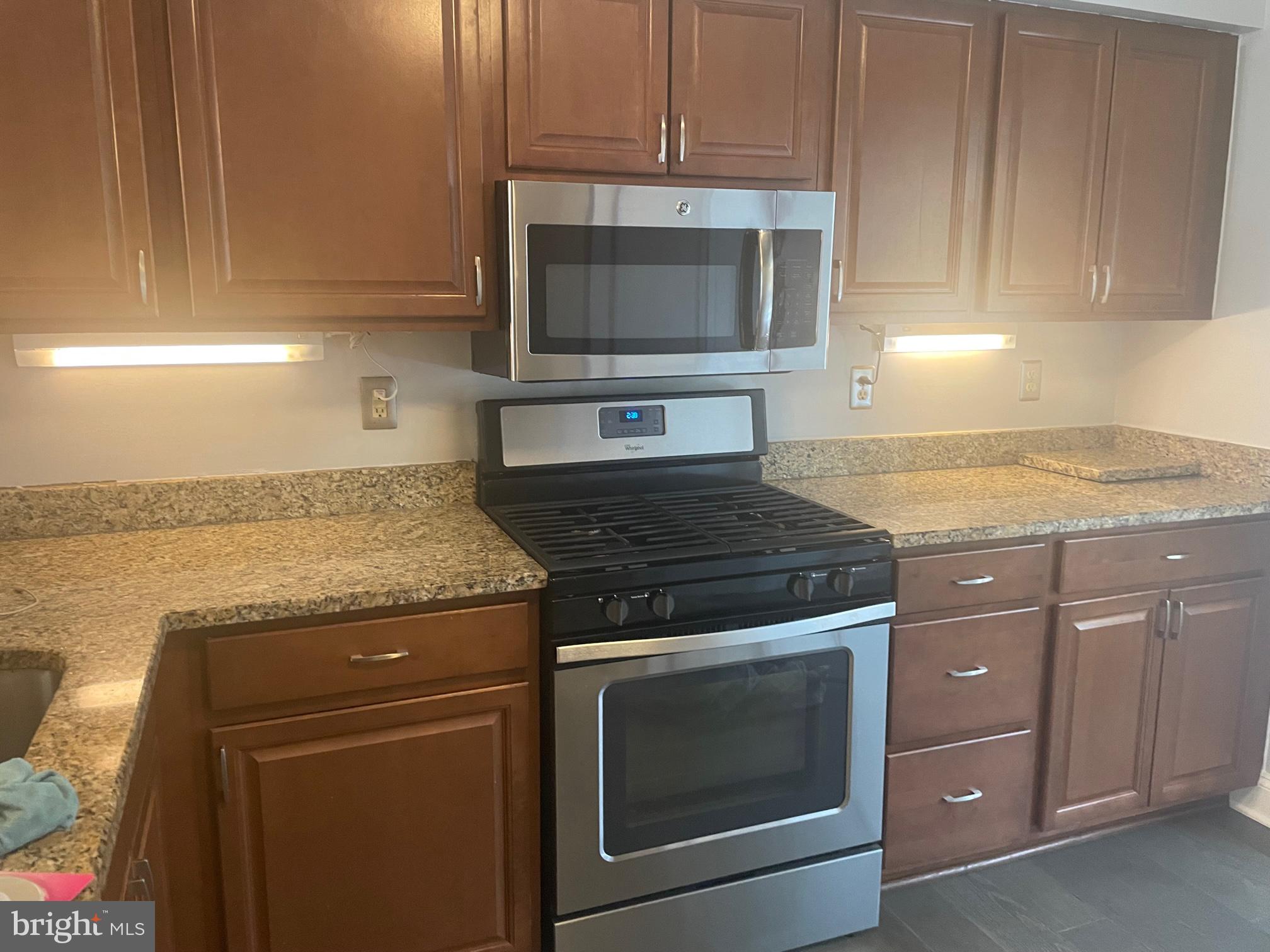 STONEHAVEN MEWS - Residential Lease