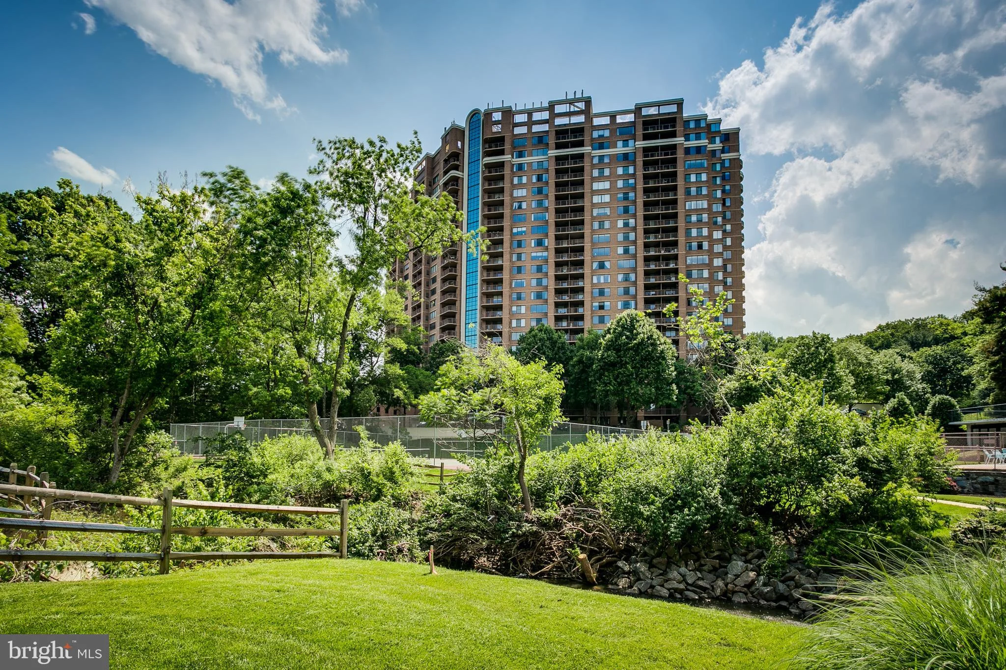 10101 Grosvenor Place Unit 1908
