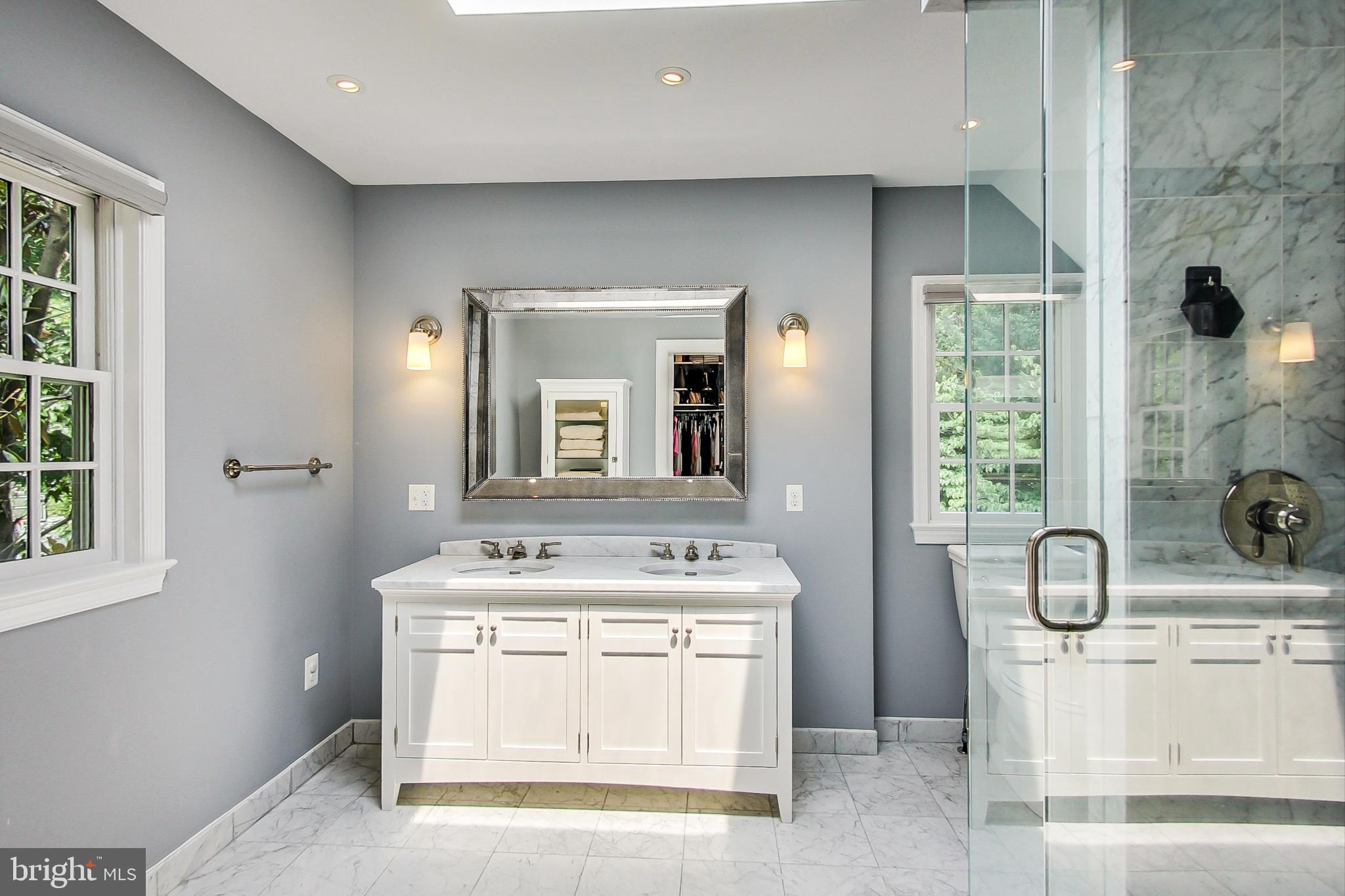 ENGLISH VILLAGE - Residential